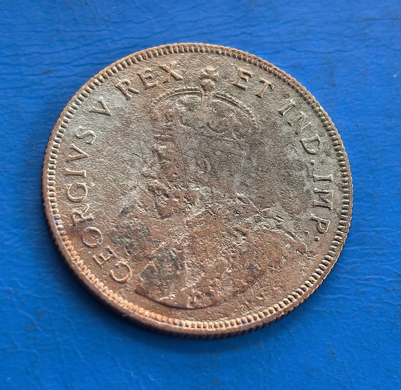 外国优质老铜币高银银币，周六九点倒数截拍，满百包邮，持续收拍 1924 年英属东非1先令银币，正面为乔治五世国王侧面像，铭文彰显其君主身份；背面以雄狮为核心，衬以非洲草原地貌，展现地域特色，是英国殖民东非时期的货币见证，兼具历史纪念意义与自然主题美感。