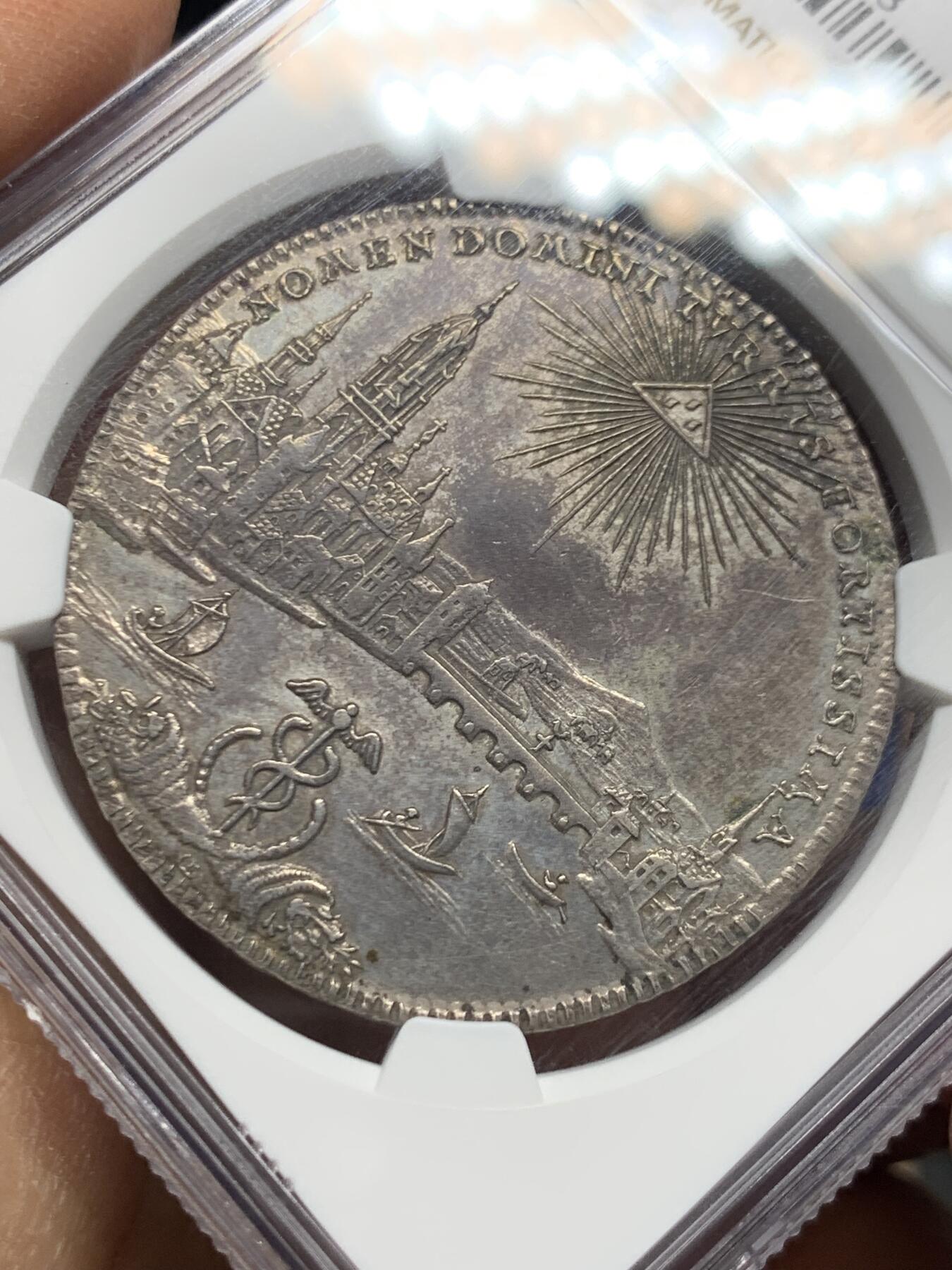 《竞宝斋》第462场 周日，周一，2场连拍 （全场包邮）欢迎送拍 NGC AUD 德国1772年法兰克福城市景观泰勒大银币 原味深彩包浆