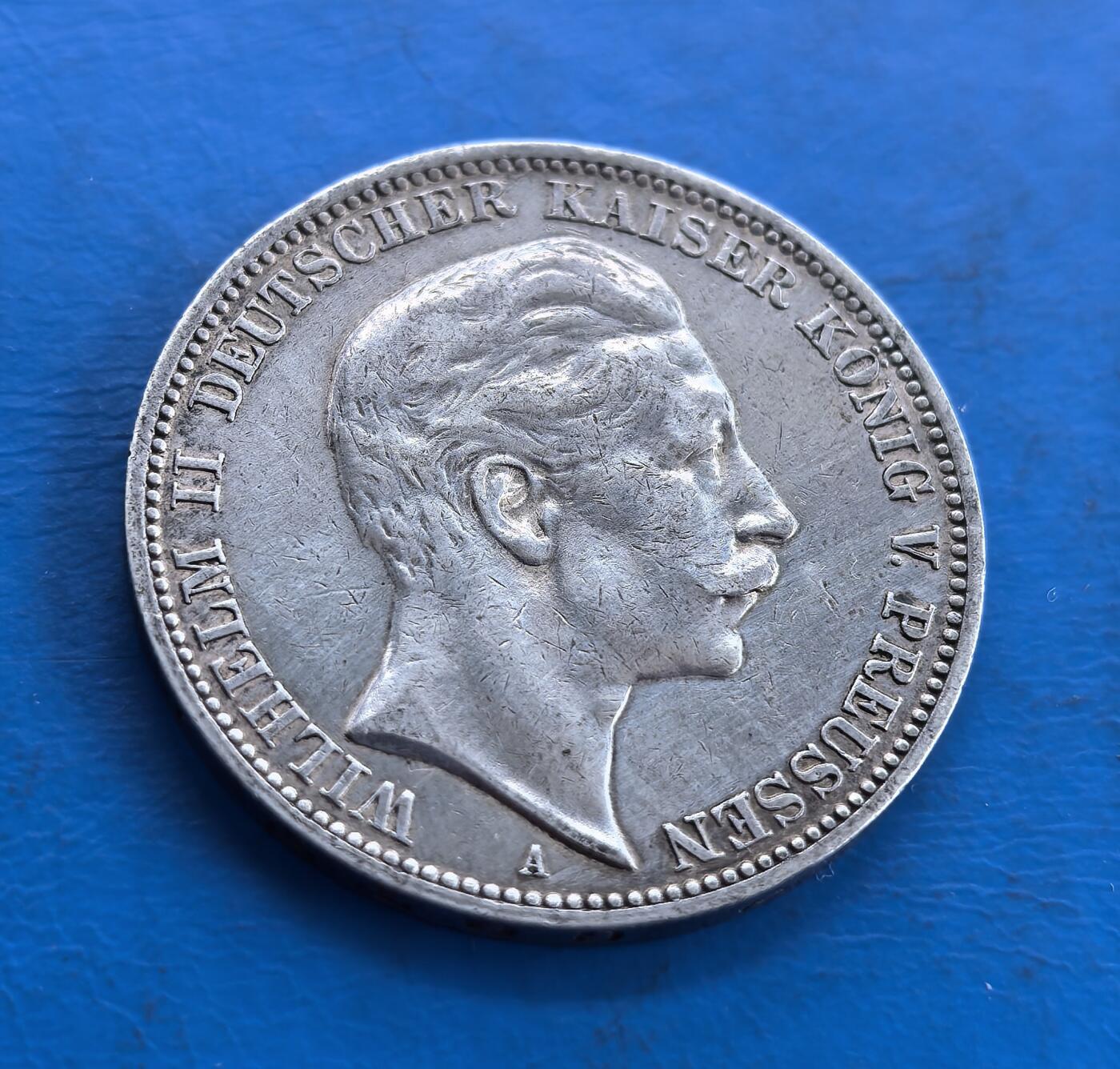 外国优质老铜币高银银币，周六九点倒数截拍，满百包邮，持续收拍 普鲁士1909年3马克银币，正面是德皇威廉二世侧面像，轮廓立体，尽显帝王威严；背面为德意志帝国双头鹰纹，冠冕与繁复纹饰层次丰富，年份与币值相衬，兼具历史厚重感与精湛工艺。