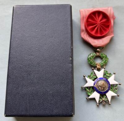 盛世勋华——号角文化勋章邮票专场拍卖第302期 - 法国四共军官级荣誉军团勋章 银制带银标 带造币局原盒