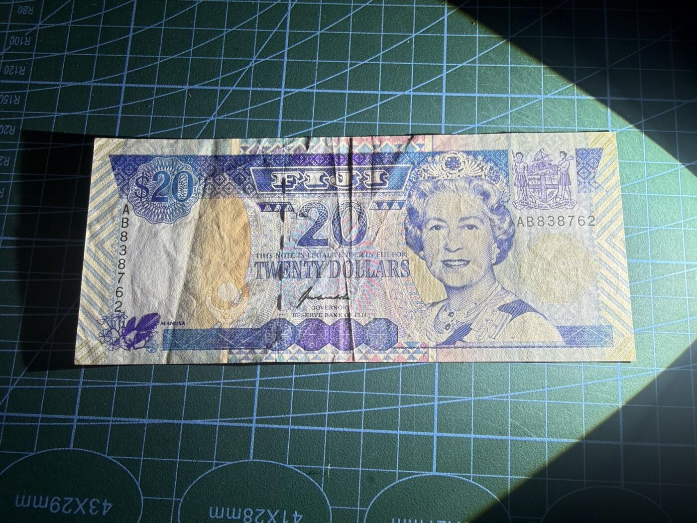 【炜奕收藏】，第五十八期，英属第三场 1996年斐济20元，品相如图