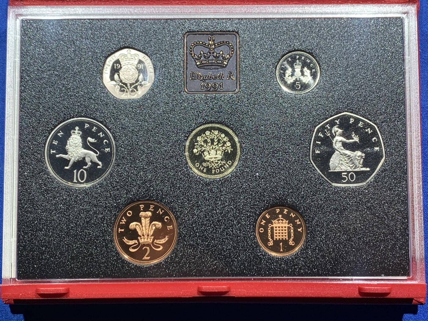 《竞宝斋》第462场 周日，周一，2场连拍 （全场包邮）欢迎送拍 英国1991年精制套币，带1枚1英镑北爱尔兰亚麻精制纪念币，7枚币，盒证齐全，品相精美，红色盒装