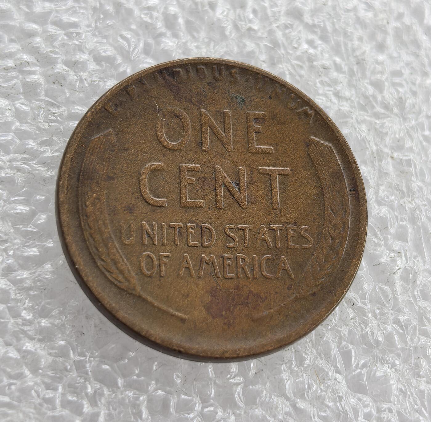 外国优质老铜币高银银币，周六九点倒数截拍，满百包邮，持续收拍 美国1925 年林肯 1 分铜币，正面铸林肯头像、“IN GOD WE TRUST” 与 “LIBERTY”，背面麦穗环绕面值及国名，百年麦穗版经典款，包浆自然醇厚、品相完整，是美国早期分币收藏入门佳选，兼具历史纪念与收藏价值。