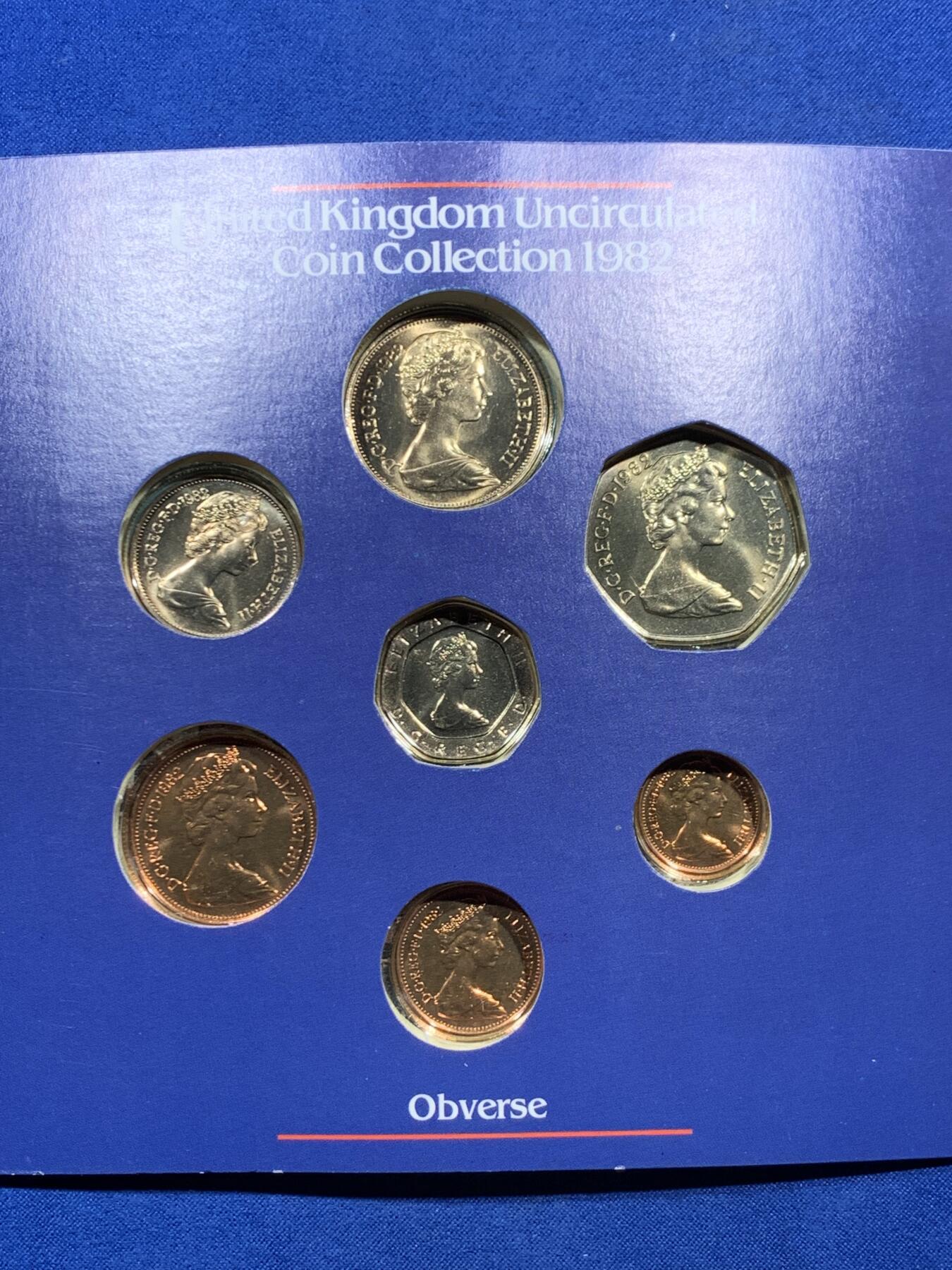 《竞宝斋》第462场 周日，周一，2场连拍 （全场包邮）欢迎送拍 英国1982年套币 礼品原装7枚币和1枚章 包含少见的1/2便士