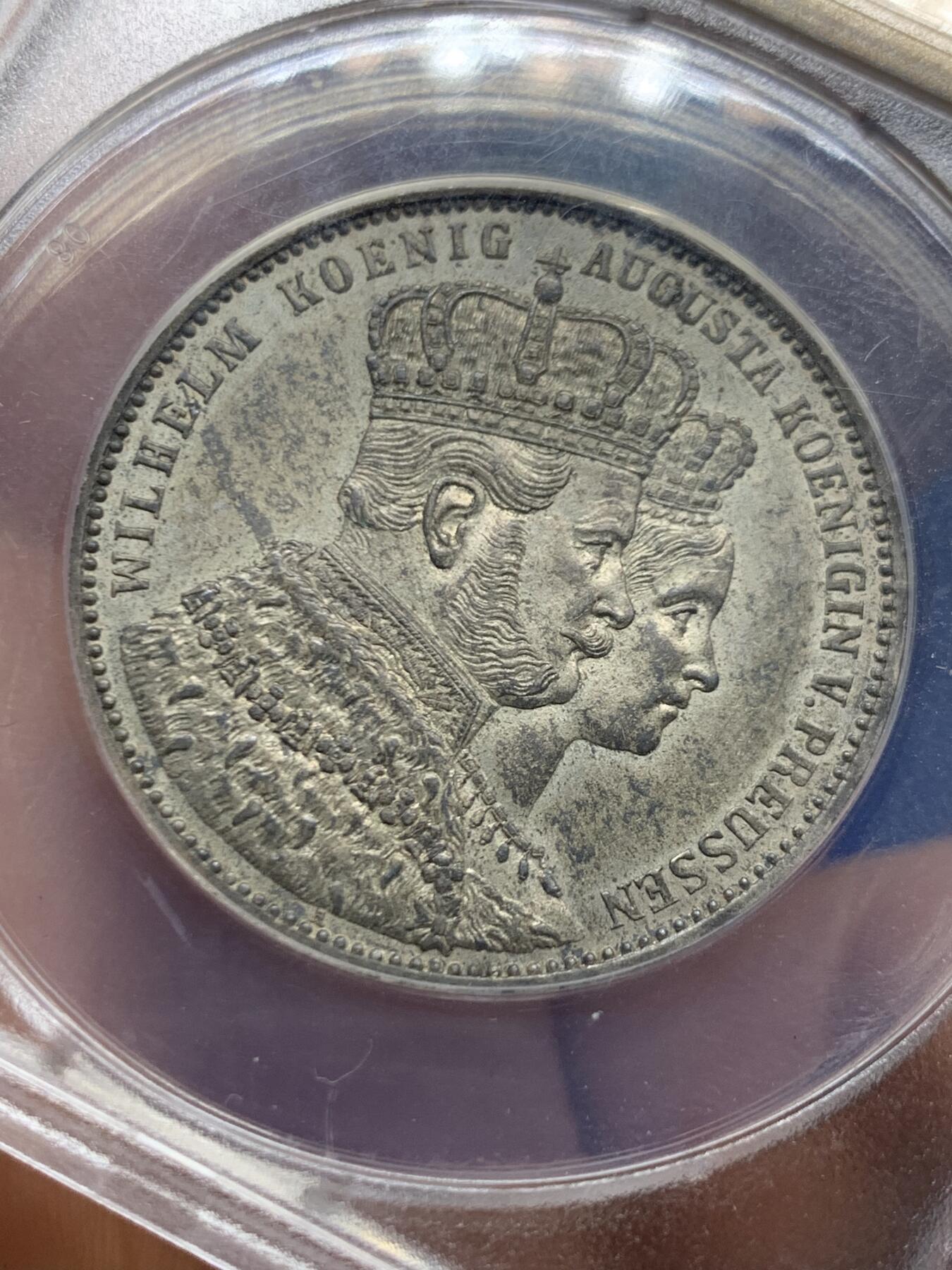 《竞宝斋》第462场 周日，周一，2场连拍 （全场包邮）欢迎送拍 ANACS AU58 普鲁士王国 1861 毛衣泰勒银币 欧洲淡灰包浆 小黄盒有小裂纹