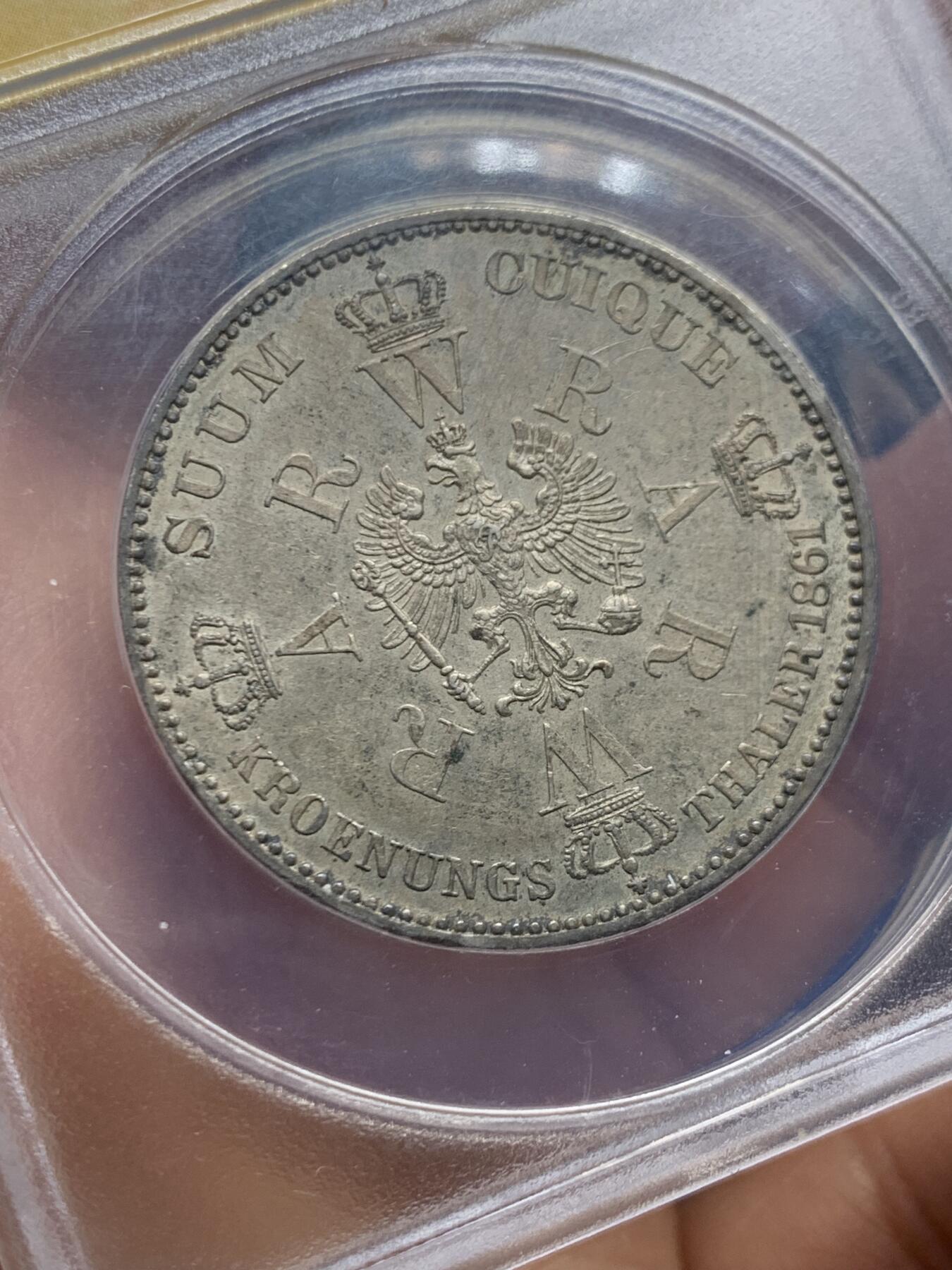 《竞宝斋》第462场 周日，周一，2场连拍 （全场包邮）欢迎送拍 ANACS AU58 普鲁士王国 1861 毛衣泰勒银币 欧洲淡灰包浆 小黄盒有小裂纹