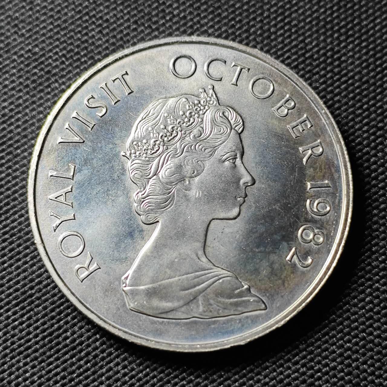 KK钱币收藏小铺  第399期  百期特拍（四拍之三）2月预留时间 周末发货  1982基里巴斯5元纪念币 皇室访问纪念 好品