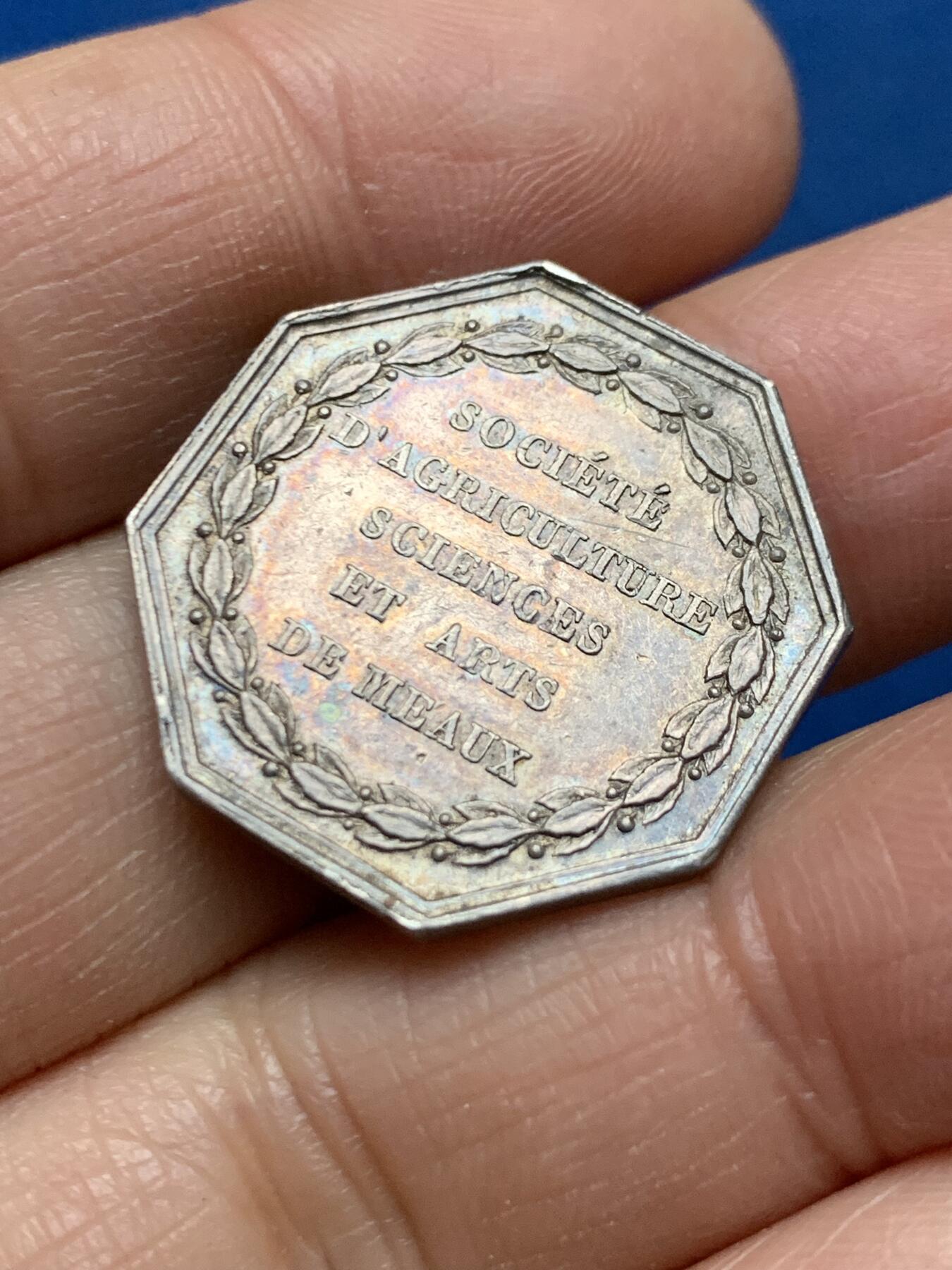 《竞宝斋》第462场 周日，周一，2场连拍 （全场包邮）欢迎送拍 法国八角银质代币，莫城农业、园艺、渔业、狩猎、科学和艺术协会，7.6g，25mm，手指边铭