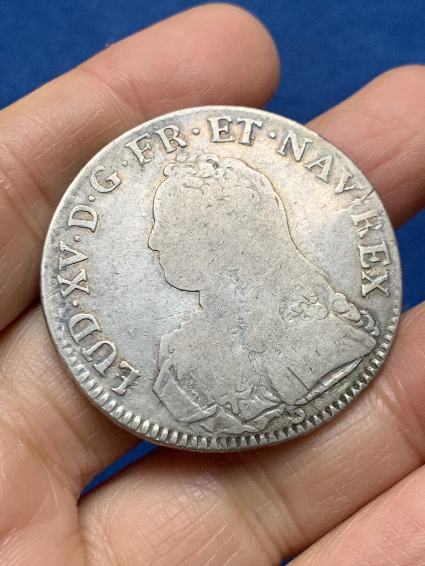 《竞宝斋》第462场 周日，周一，2场连拍 （全场包邮）欢迎送拍 法国1726年路易十五年轻头像1埃居大银币，Q版佩皮尼昂造币厂。