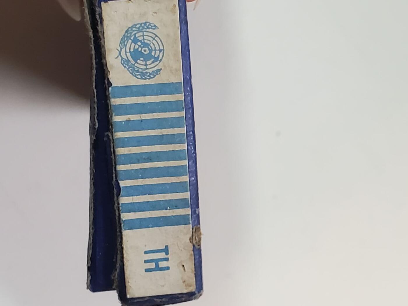 韵星假日拍卖第三十八期 -- Rimey Holidays Auction 38 联合国韩战奖章带原盒-泰国版本 带有泰语勋条和“TH”（泰国）原盒 非英语版本后配 品相很好 盒子比章更难找 完整一套 为韩战奖章系列最稀少的之一 最后一幅图为emedal无盒参考价