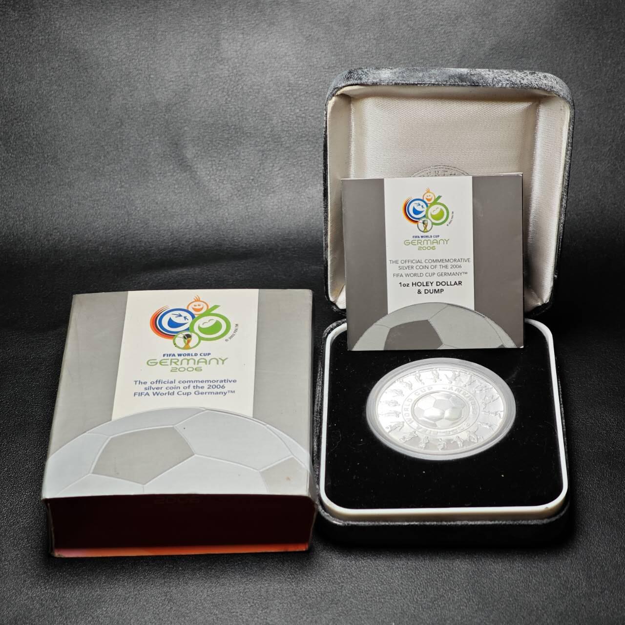 金瓯小拍第三期 古今币章 银价专场 澳大利亚母子组合银币2枚1套2006年 重32.2克 世界杯主题 带盒证 盒严重破损