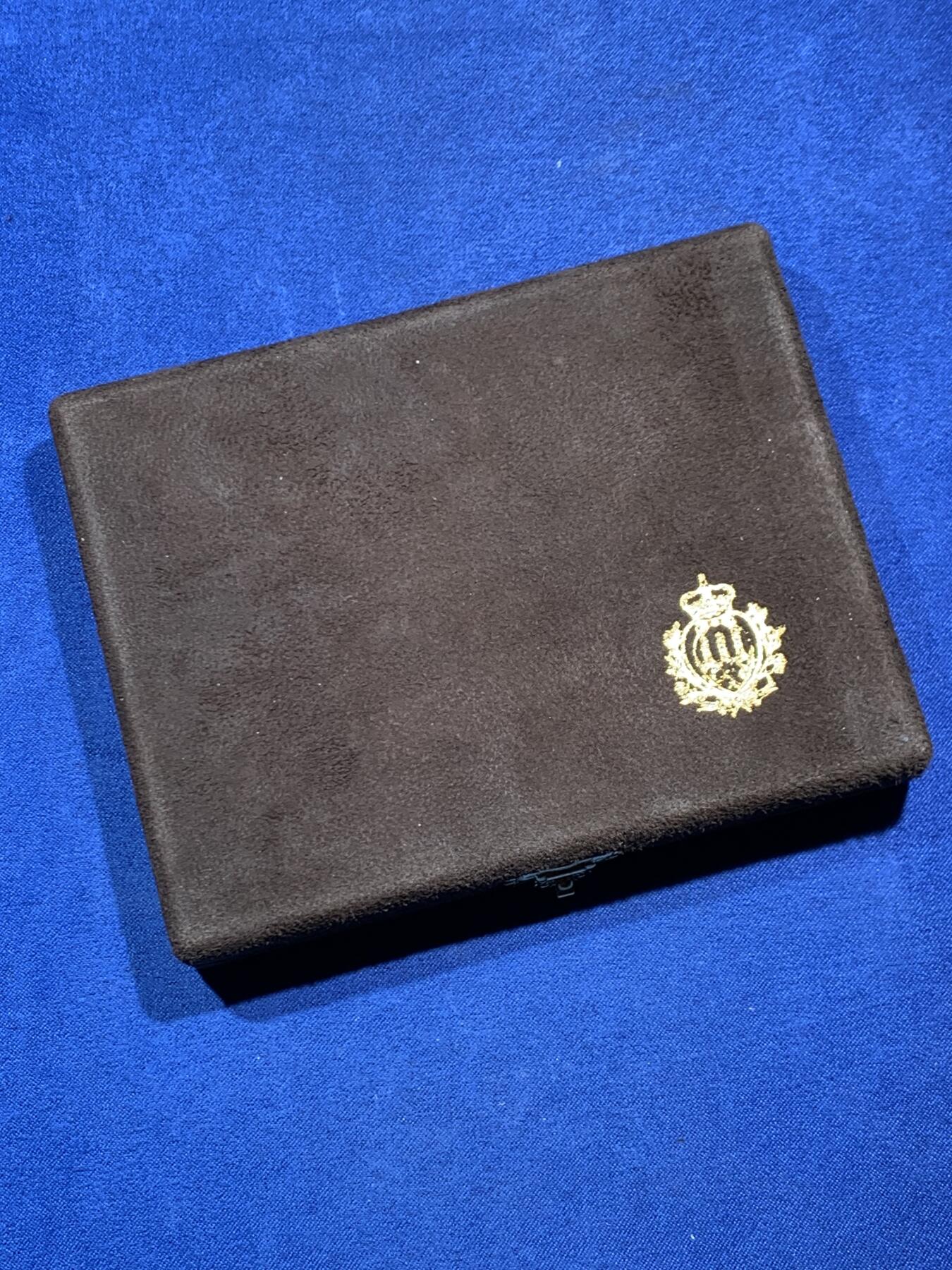 《竞宝斋》第462场 周日，周一，2场连拍 （全场包邮）欢迎送拍 圣马力诺 1983年 835精制银币套币 少见的麂皮封装盒 500里拉11克 1000里拉14.6克