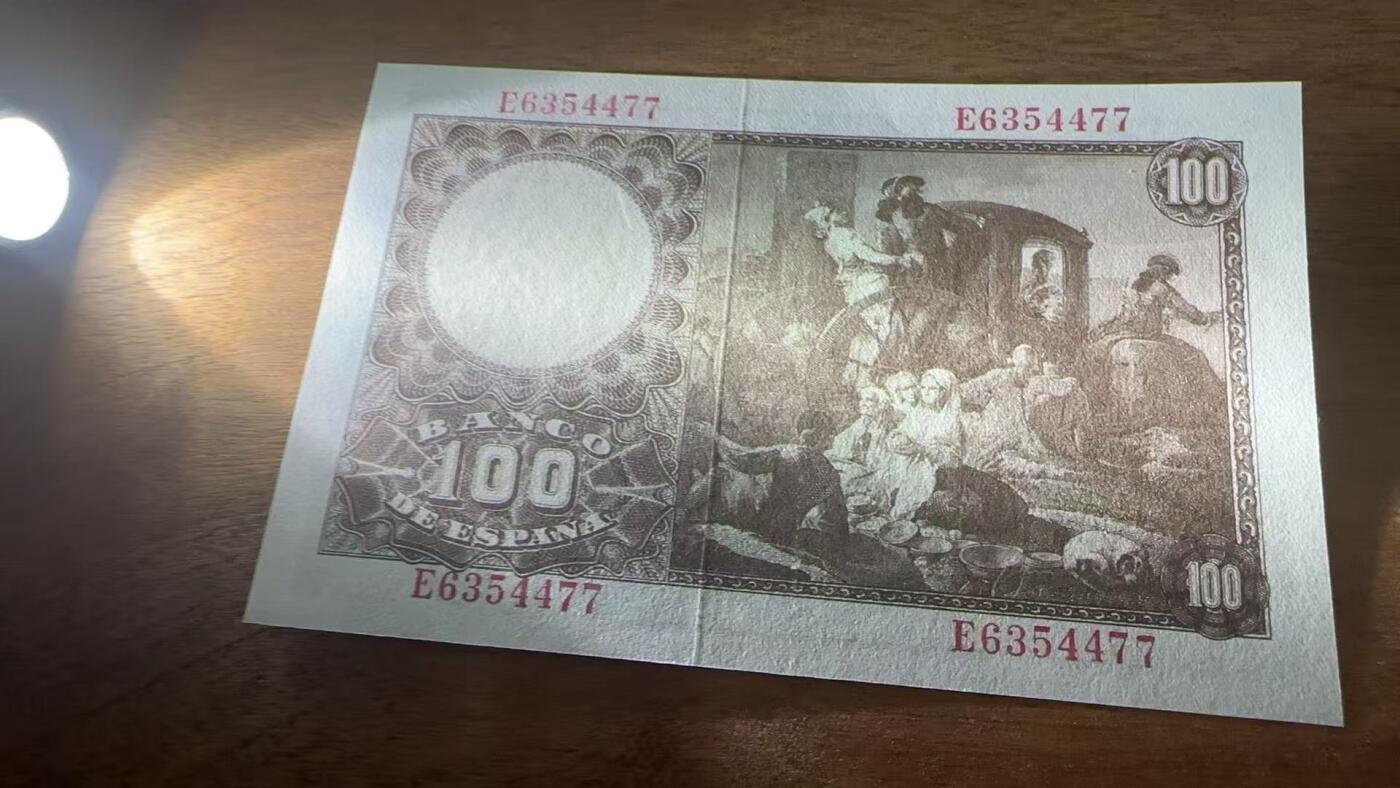 徐霞客拍卖首拍 西班牙	P-137 1948年100比塞塔	E6354477	unc-	这张纸币于1948年5月2日在马德里发行，正面主像为西班牙浪漫主义画家弗朗西斯科·巴耶乌，通过采用棕黄渐变套印与精细雕刻凹印工艺，花纹繁复且防伪性强，作为战后西班牙发行的首批大面额纸币之一，存世量已极为稀少，在欧洲纸币收藏中属于“小众精品”。		