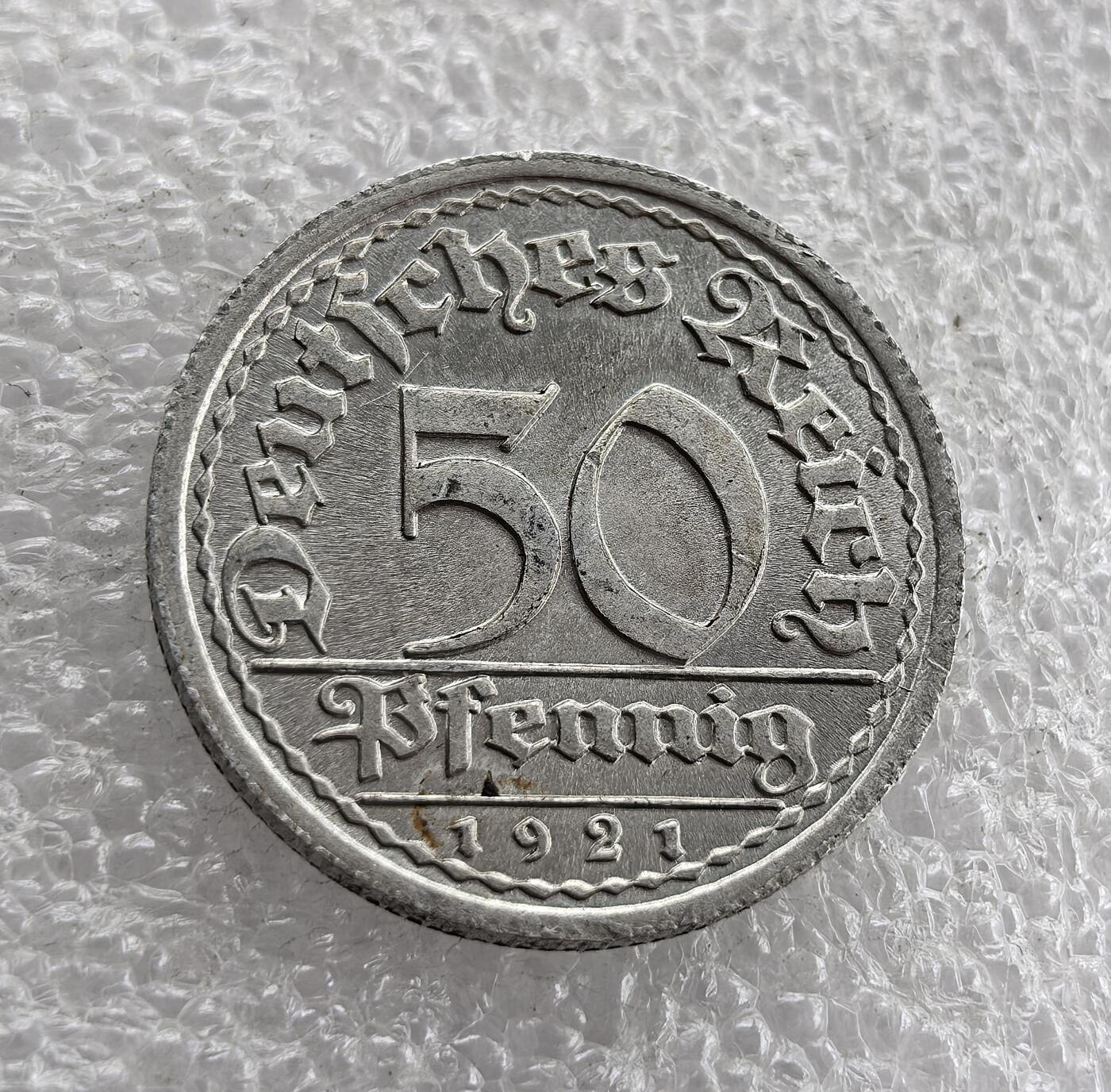 外国优质老铜币高银银币，周六九点倒数截拍，满百包邮，持续收拍 魏玛共和国1921 年50芬尼J 版，正面麦穗束配 “自食其力” 铭文（J 版汉堡造），背面标 “Deutsches Reich”、面值与年份。属一战后德国战败，魏玛初期恶性通胀、货币贬值，以廉价金属铸币的历史见证。