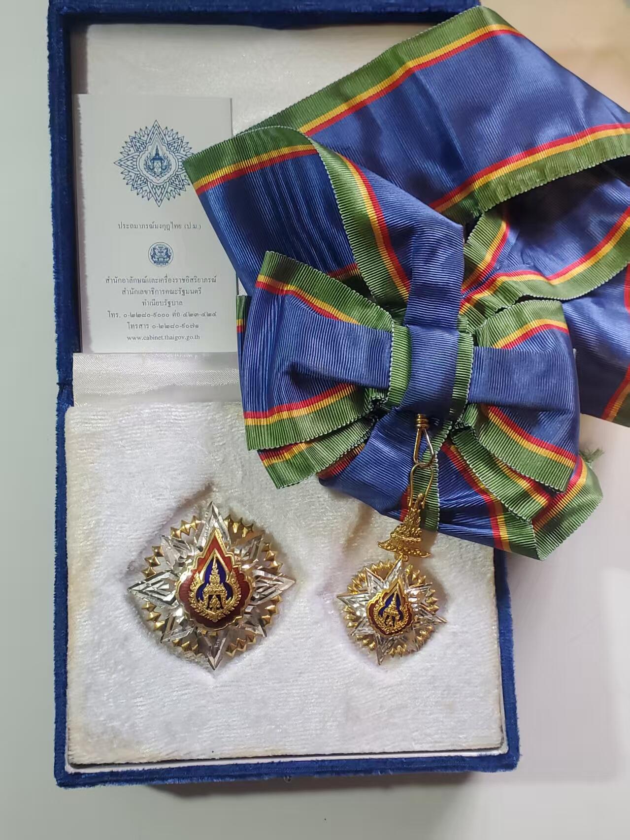 韵星假日拍卖第三十八期 -- Rimey Holidays Auction 38 泰王国大十字级别王冠勋章带原盒佩戴说明一套 银制镀金珐琅 非复刻垃圾 最高级别王冠勋章 造币局制作 打厂标 品相非常好闪闪发亮通体无损