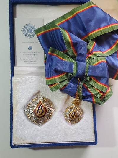 韵星假日军品类拍卖第三十八期 -- Rimey Holidays Militaria Auction 38 - 泰王国大十字级别王冠勋章带原盒佩戴说明一套 银制镀金珐琅 非复刻垃圾 最高级别王冠勋章 造币局制作 打厂标 品相非常好闪闪发亮通体无损