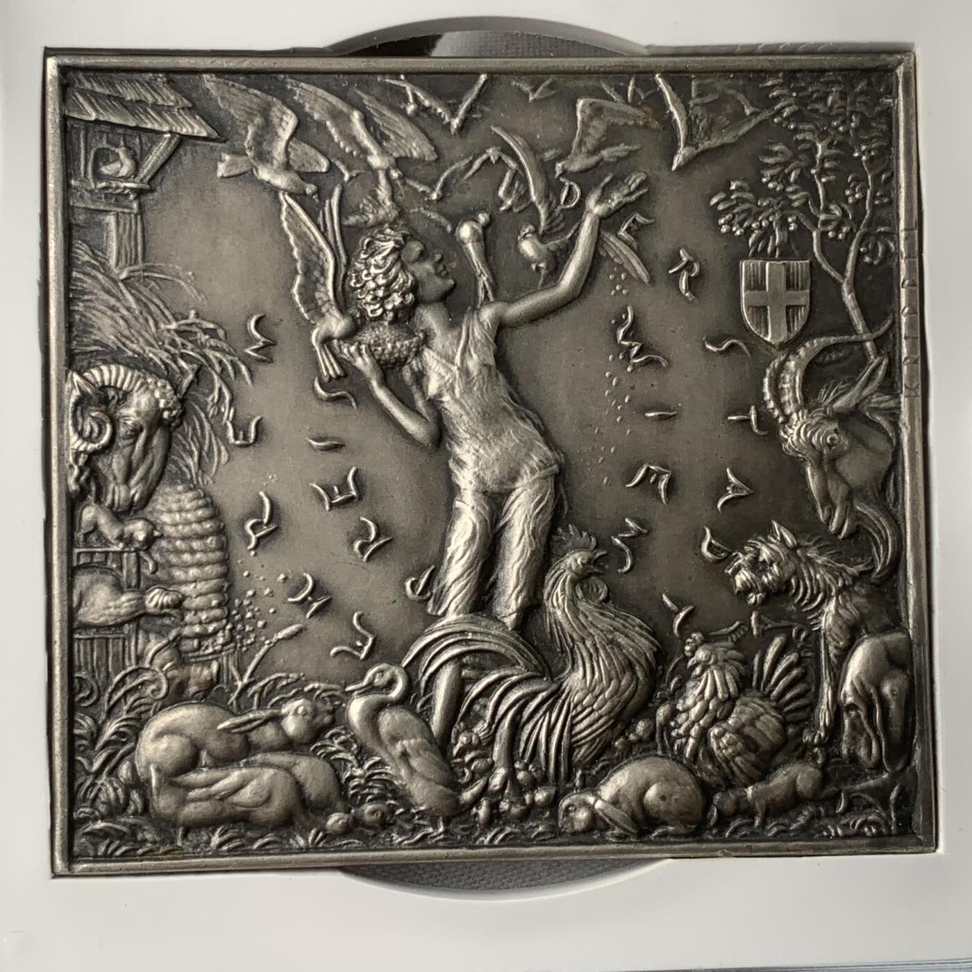 掌中浮雕-藏着的欧洲第051场  奥地利音乐动物题材纪念镀银铜章 ，74*80.4mm，重量：189.7g