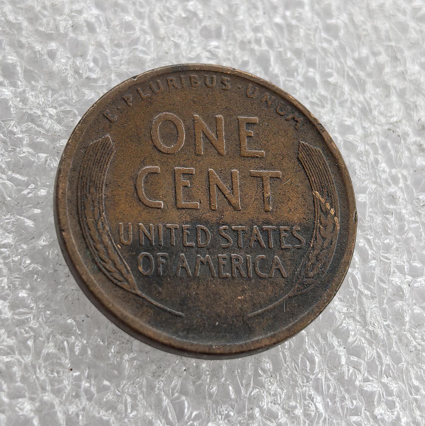 外国优质老铜币高银银币，周六九点倒数截拍，满百包邮，持续收拍 美国1929 年林肯 1 分铜币，正面铸林肯头像、“IN GOD WE TRUST” 与 “LIBERTY”，背面麦穗环绕面值及国名，百年麦穗版经典款，包浆自然醇厚、品相完整，是美国早期分币收藏入门佳选，兼具历史纪念与收藏价值。