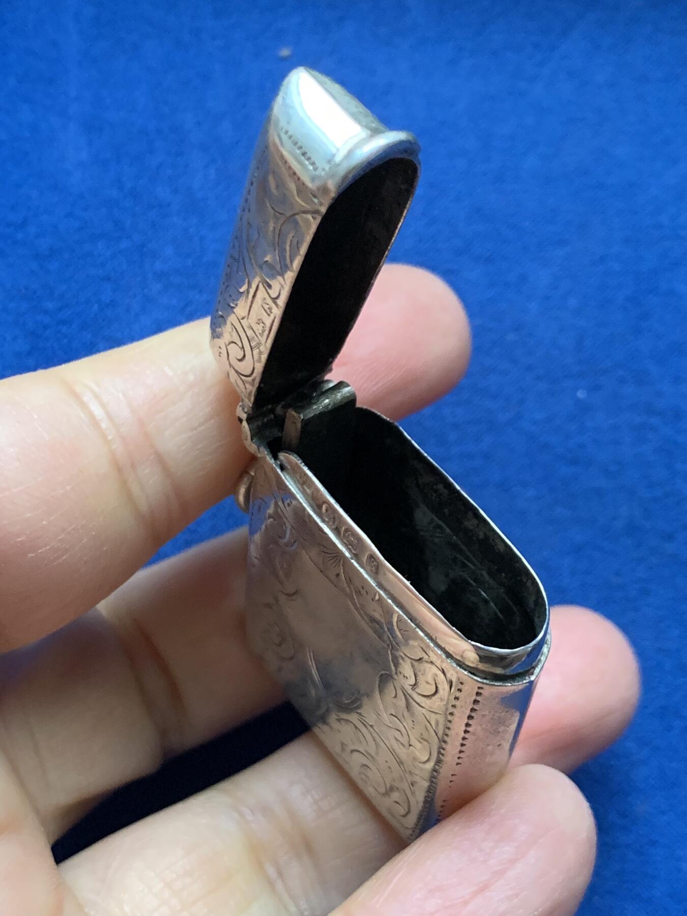 《竞宝斋》第462场 周日，周一，2场连拍 （全场包邮）欢迎送拍 英国银质火柴盒 21.6克 45.5*34mm