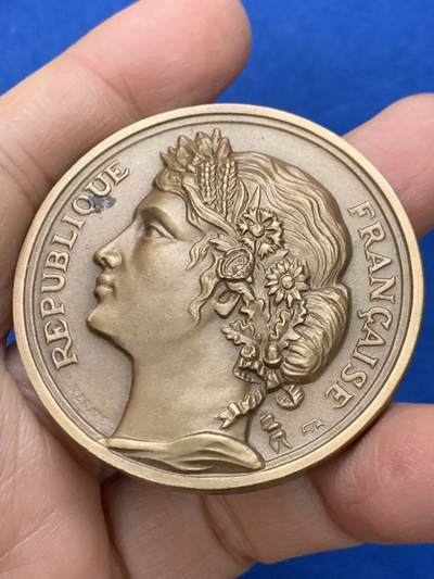 《竞宝斋》第462场 周日，周一，2场连拍 （全场包邮）欢迎送拍 - 玛丽安娜女神铜章 68.5克 49.8mm 带盒