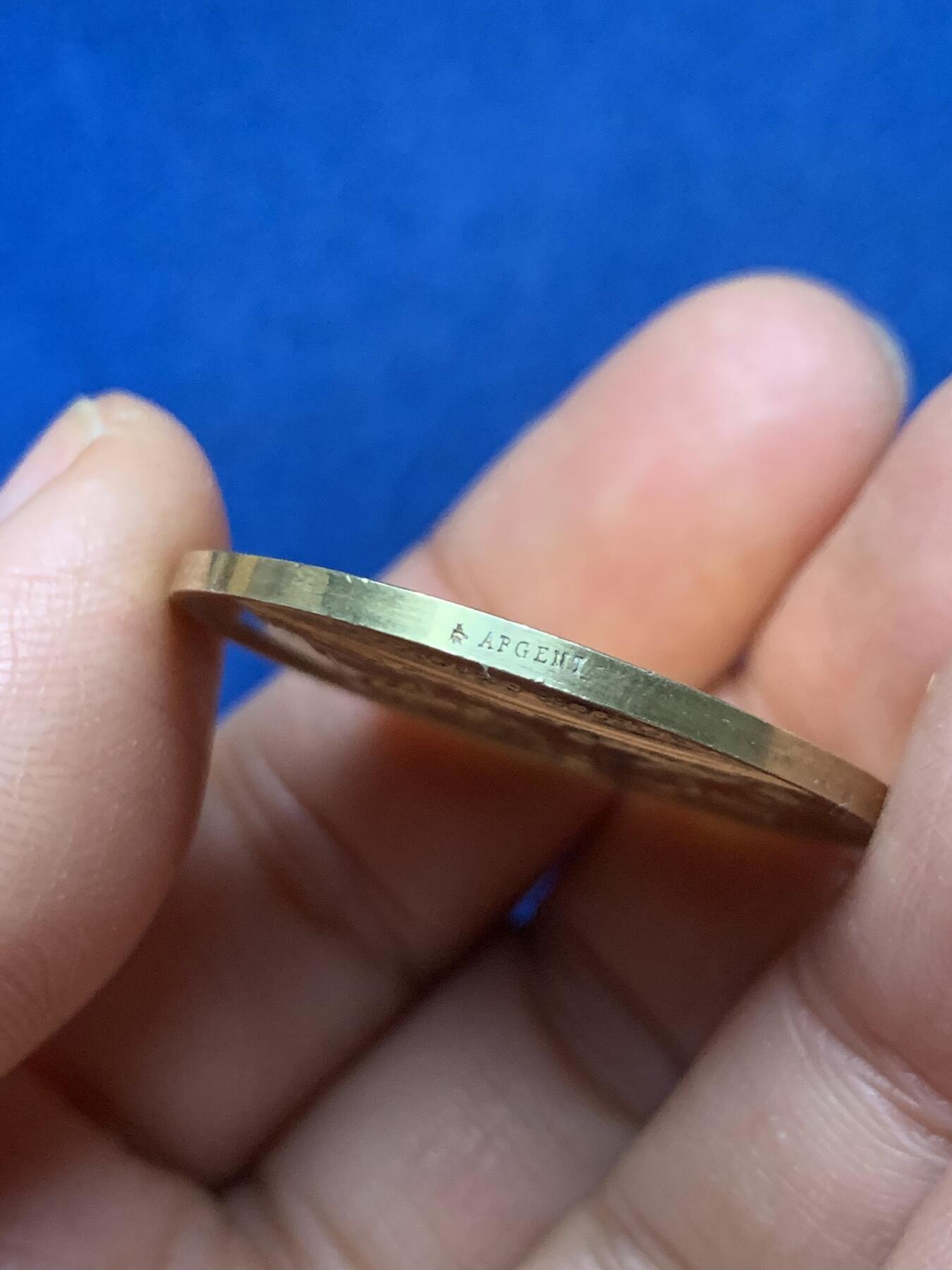 《竞宝斋》第462场 周日，周一，2场连拍 （全场包邮）欢迎送拍 法国1866年结婚纪念镀金银章，镀金层保存不错，33.3mm，15.25克，蜜蜂边铭