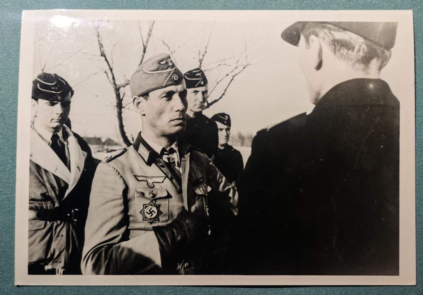 盛世勋华——号角文化勋章邮票专场拍卖第302期 德国（1939）骑士十字勋章获得者照片 陆军军官现场授勋照片 佩戴骑士十字勋章/德意志十字勋章等