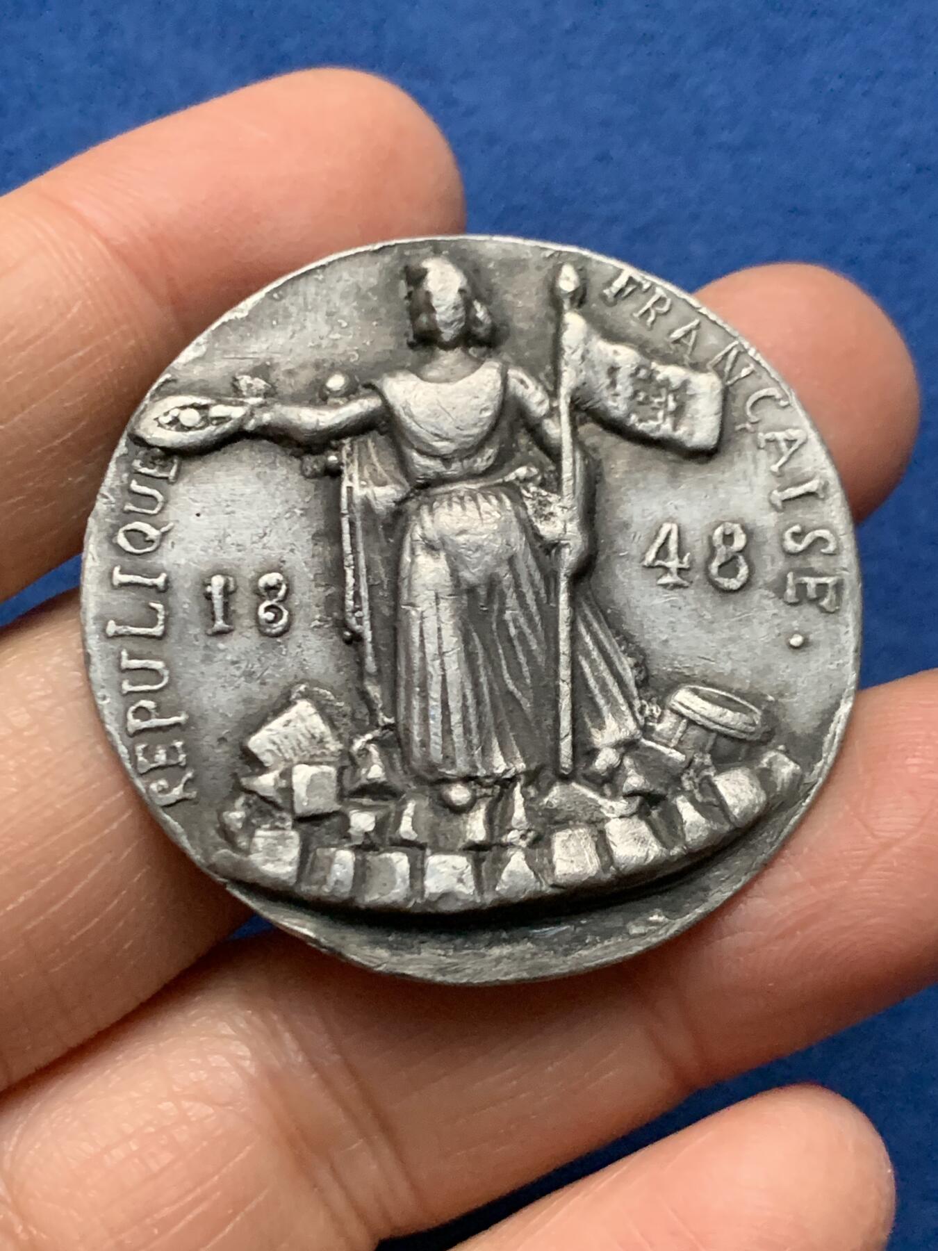 《竞宝斋》第462场 周日，周一，2场连拍 （全场包邮）欢迎送拍 四枚一组 法国古典章牌 86.4克 27-41mm