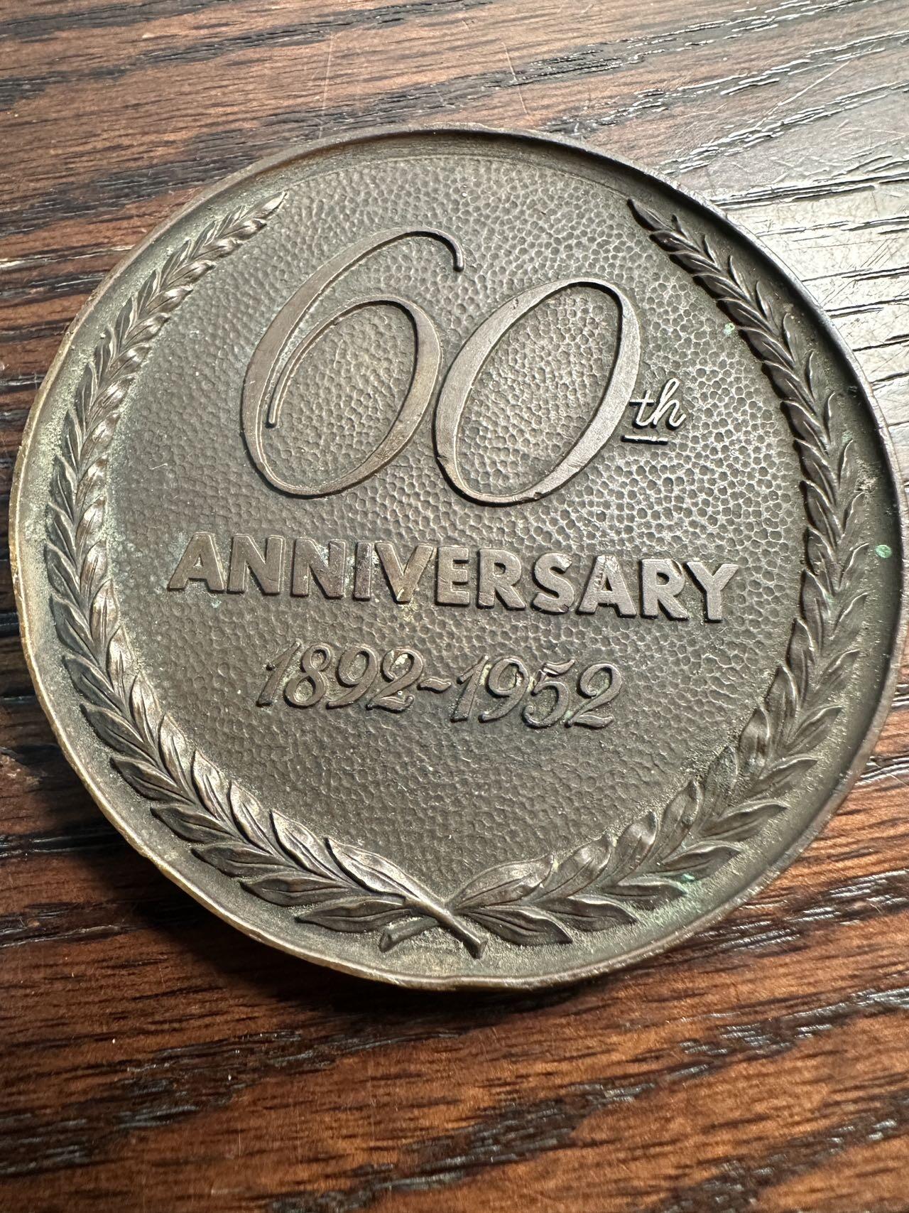 蒂克钱币-第57场 日本章 企业章拍卖  1952年美国Philco（飞歌）公司成立60周年铜章 70mm 153g