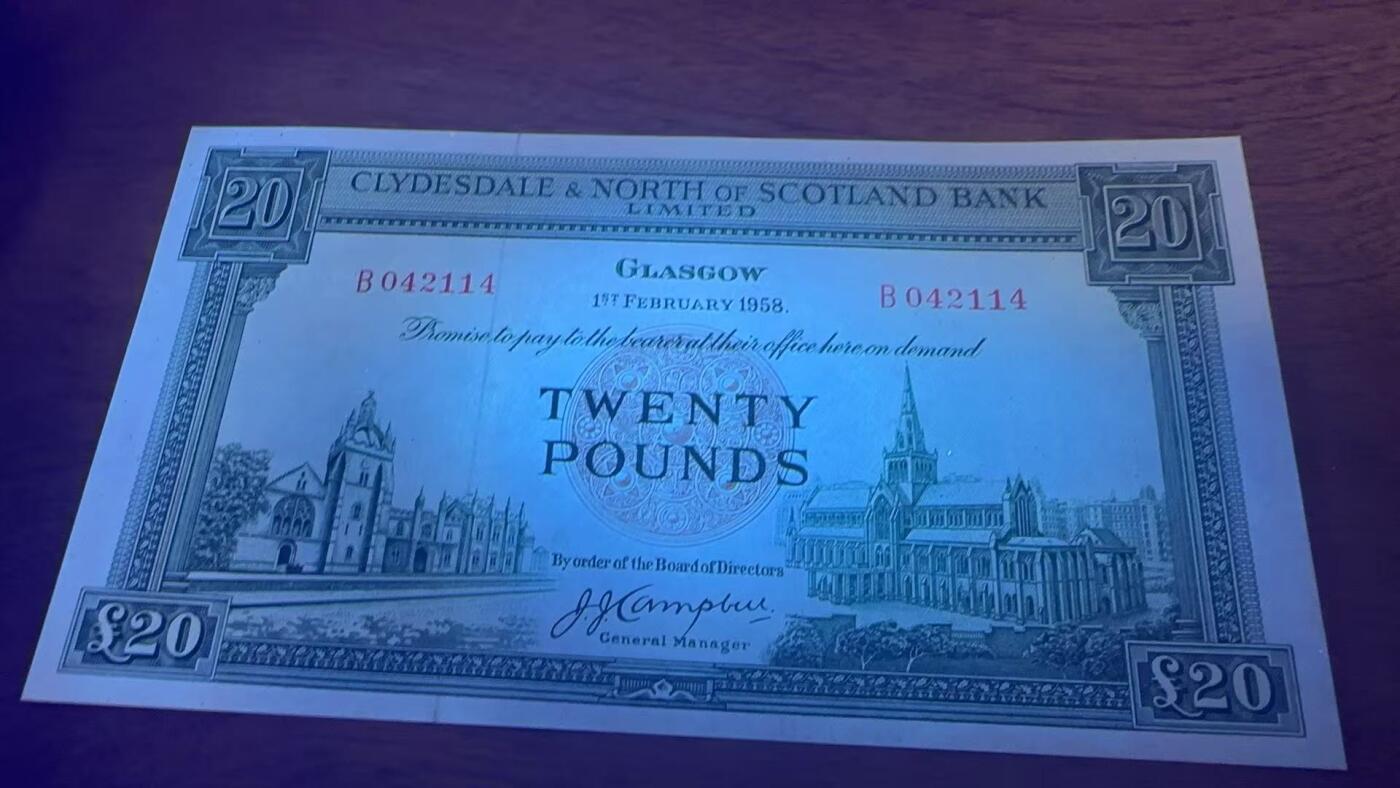 徐霞客拍卖首拍 苏格兰/克莱斯勒戴尔银行和北方银行	P-193a 1958年20镑	B042114	unc-	纸币由**克莱兹代尔与苏格兰北部银行于1958年2月1日在格拉斯哥发行，承载着苏格兰近代金融史的关键节点。它是苏格兰仅有的几家有权发行纸币的商业银行之一，存世量稀少，且20镑作为当时的大面值流通券，完整保存至今的尤为难得。		