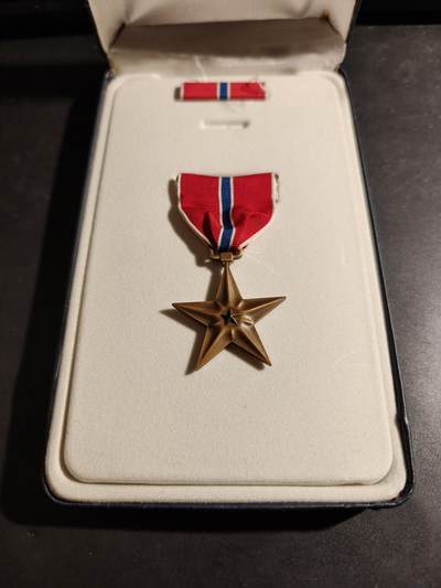老王徽章第179期 - 美国铜星勋章    原盒带略