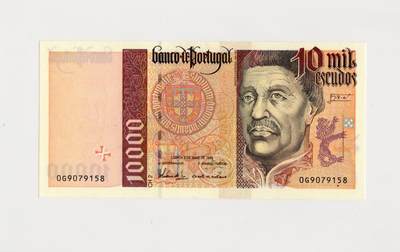 徐霞客拍卖首拍 - 葡萄牙	P-191a 1996年10000埃斯库多	0G9079158	unc-	正面印着诗人、作家贾梅士的肖像，他是葡萄牙文学史上最伟大的人物，被视为葡萄牙的民族象征。发行于葡萄牙加入欧元区前的过渡期，是埃斯库多体系下的大面额纸币，见证了葡萄牙从战后经济复苏到融入欧洲一体化的进程。背面的航海地图图案则呼应了葡萄牙大航海时代的历史地位。欧元流通前的最后一批埃斯库多纸币。		