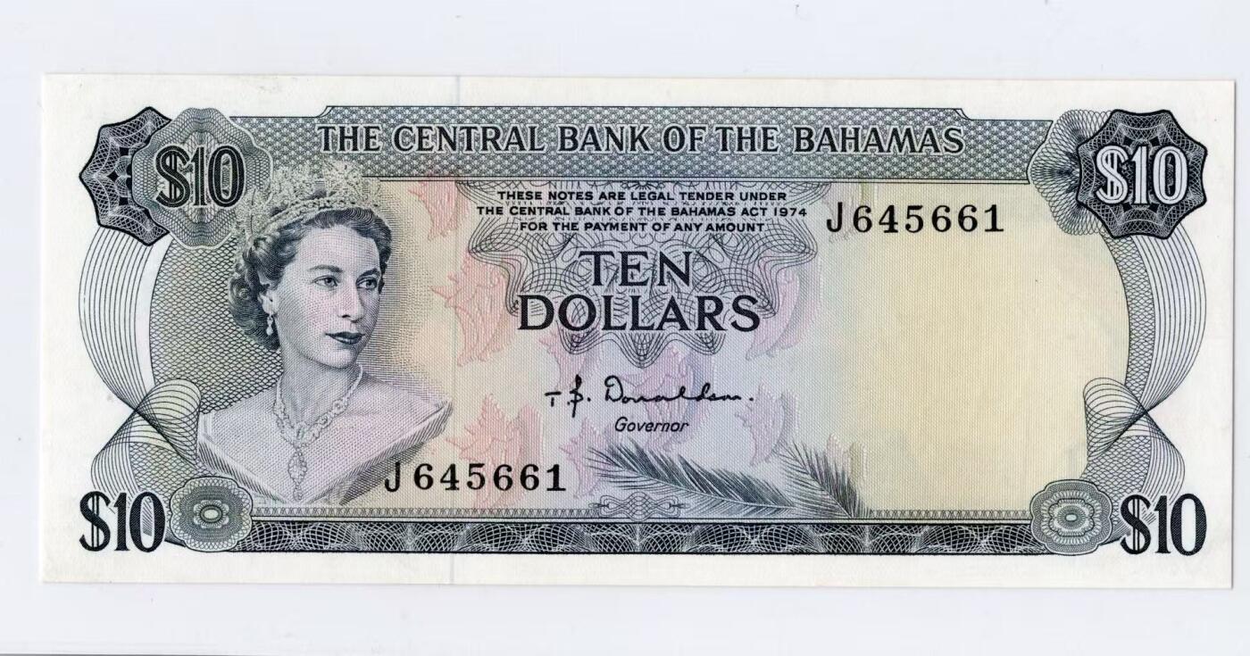 徐霞客拍卖首拍 	巴哈马群岛	P-38a 1974年10元				J645661	unc-纸币正面以伊丽莎白二世肖像为核心设计元素，体现英联邦国家的历史关联。该币是巴哈马独立后首批发行的法定货币，反映其政治转型与经济自主的进程。采用西班牙大帆船水印、精细雕刻凹印及多色套印技术防伪，背面的海洋生物与岛屿图案则展现巴哈马的自然地理特征。		
