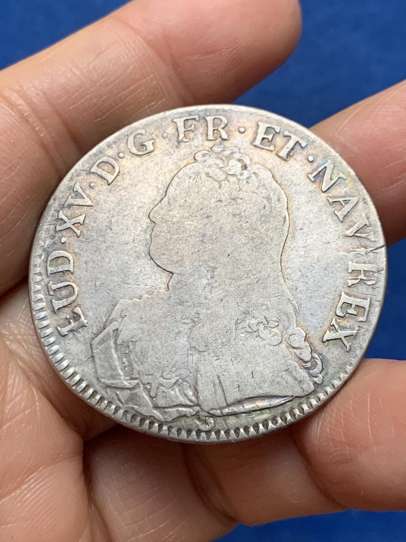 《竞宝斋》第462场 周日，周一，2场连拍 （全场包邮）欢迎送拍 法国1726年路易十五年轻头像1埃居大银币，Q版佩皮尼昂造币厂。