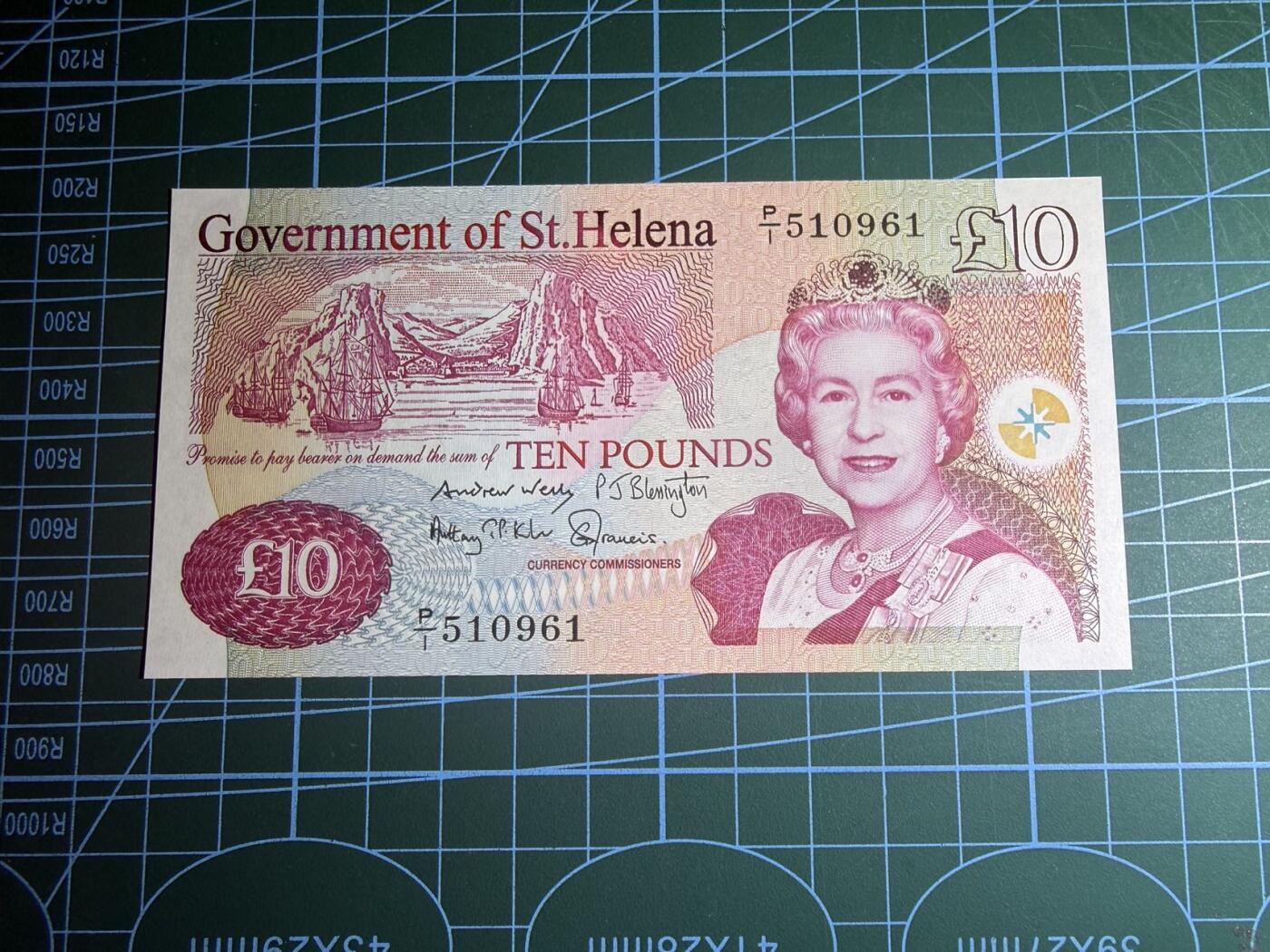 【炜奕收藏】，第五十八期，英属第三场 2012年圣赫勒拿10镑，UNC品相，号码无347