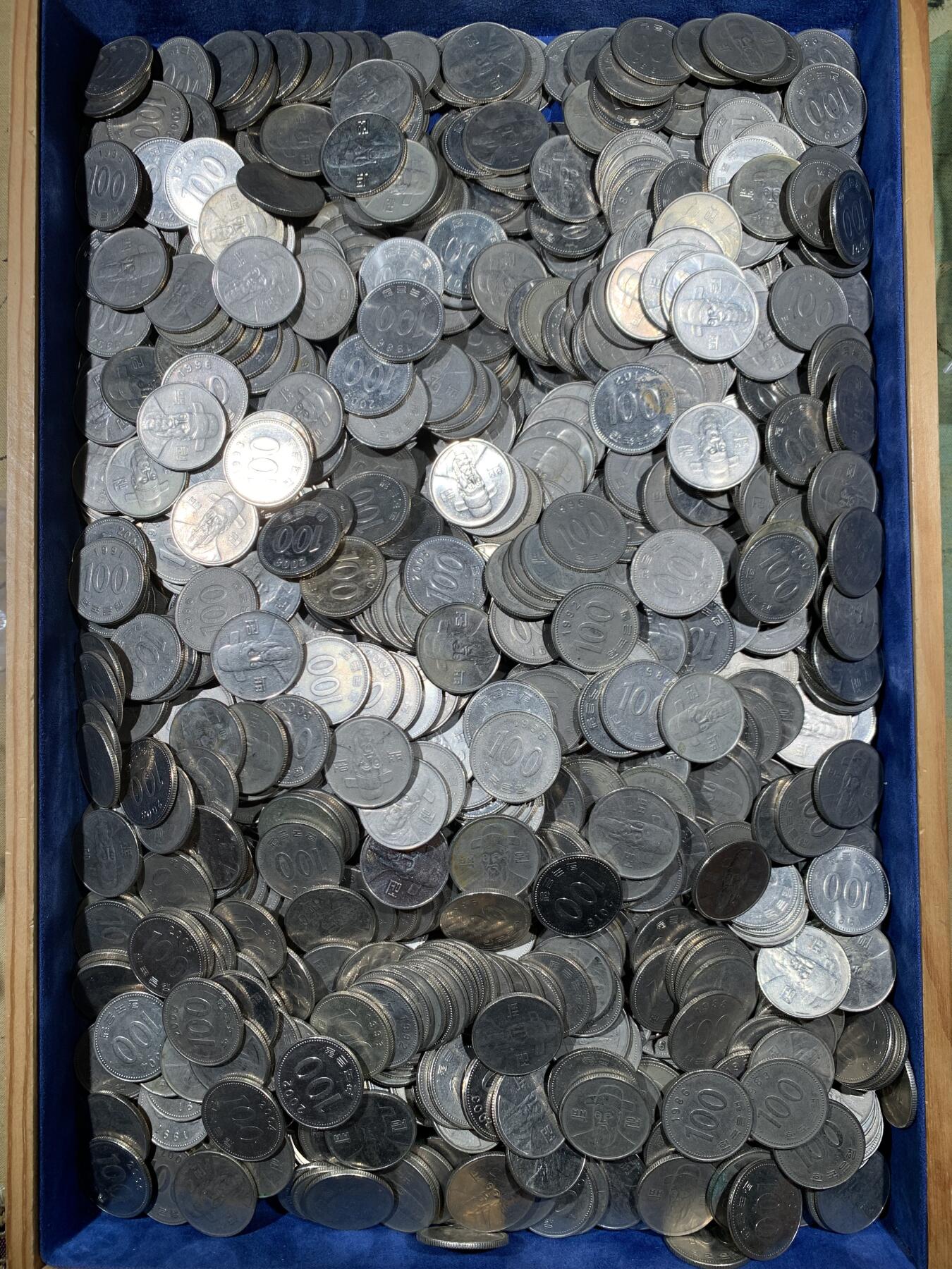 《竞宝斋》第462场 周日，周一，2场连拍 （全场包邮）欢迎送拍 韩国100韩元零钱1000枚，一枚重约5.42克，总重约5420克。面值10万韩元，汇率值约480+元人民币