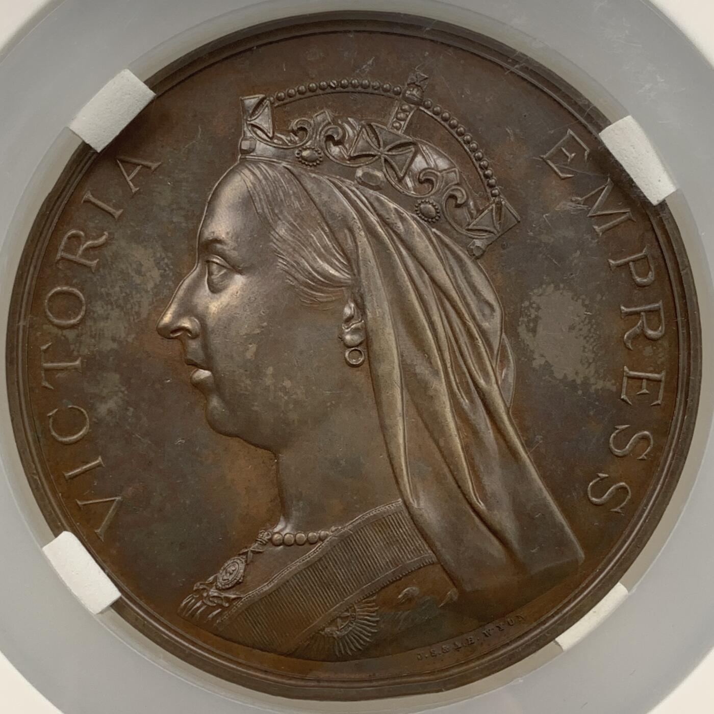 掌中浮雕-藏着的欧洲第051场 1883-1884年英属印度加尔各答国际博览会维多利亚女王大铜章， 76.3mm 