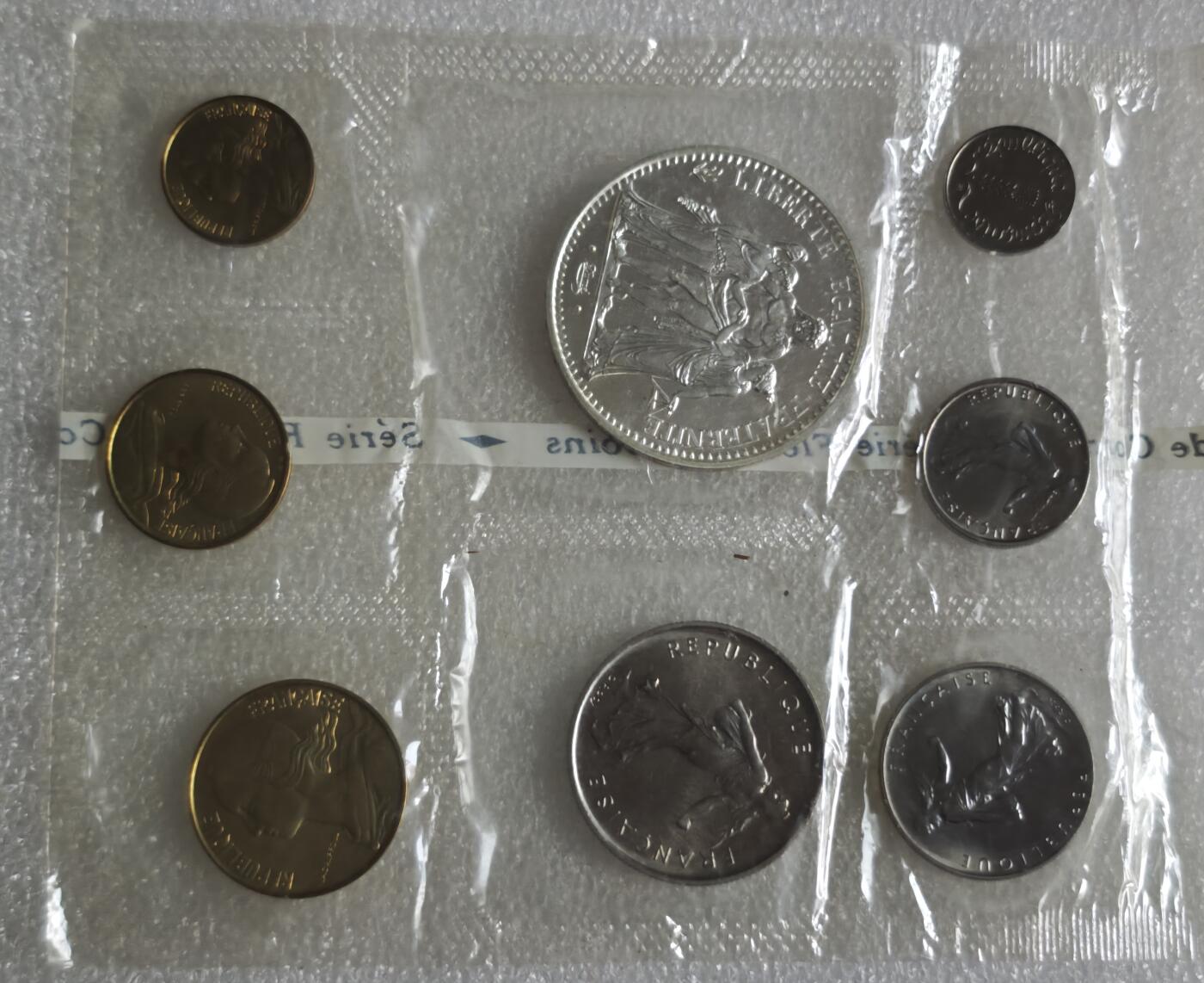 瓶子🏺第227期拍卖会  1972年法国7枚套  原盒  大力神10法郎为银币  25克  25×0.9×27=607.5