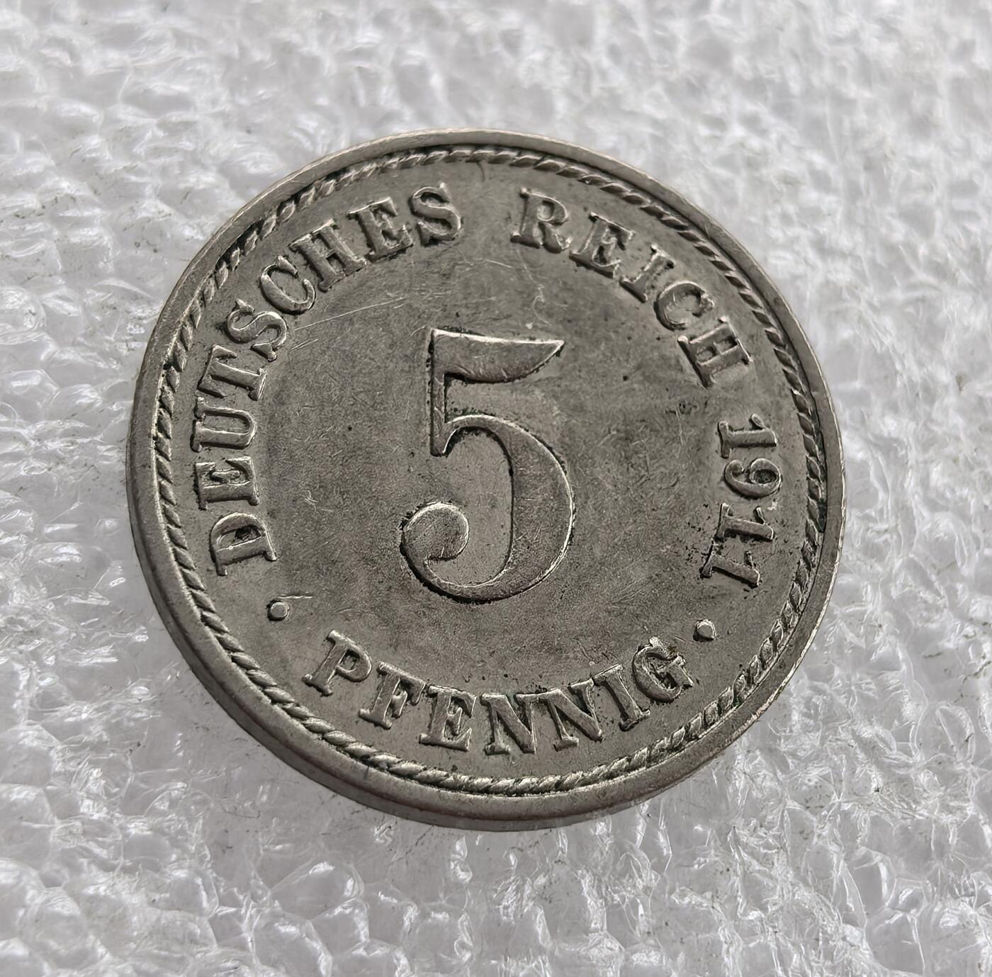 外国优质老铜币高银银币，周六九点倒数截拍，满百包邮，持续收拍 德意志第二帝国1911 年5芬尼A版，正面铸 “DEUTSCHES REICH”、面值与年份，背面为带皇冠的帝国鹰（A 版柏林造）。属威廉二世统治期，是一战前德国统一币制、彰显帝国权威的流通辅币，见证第二帝国晚期的经济与政治状况。