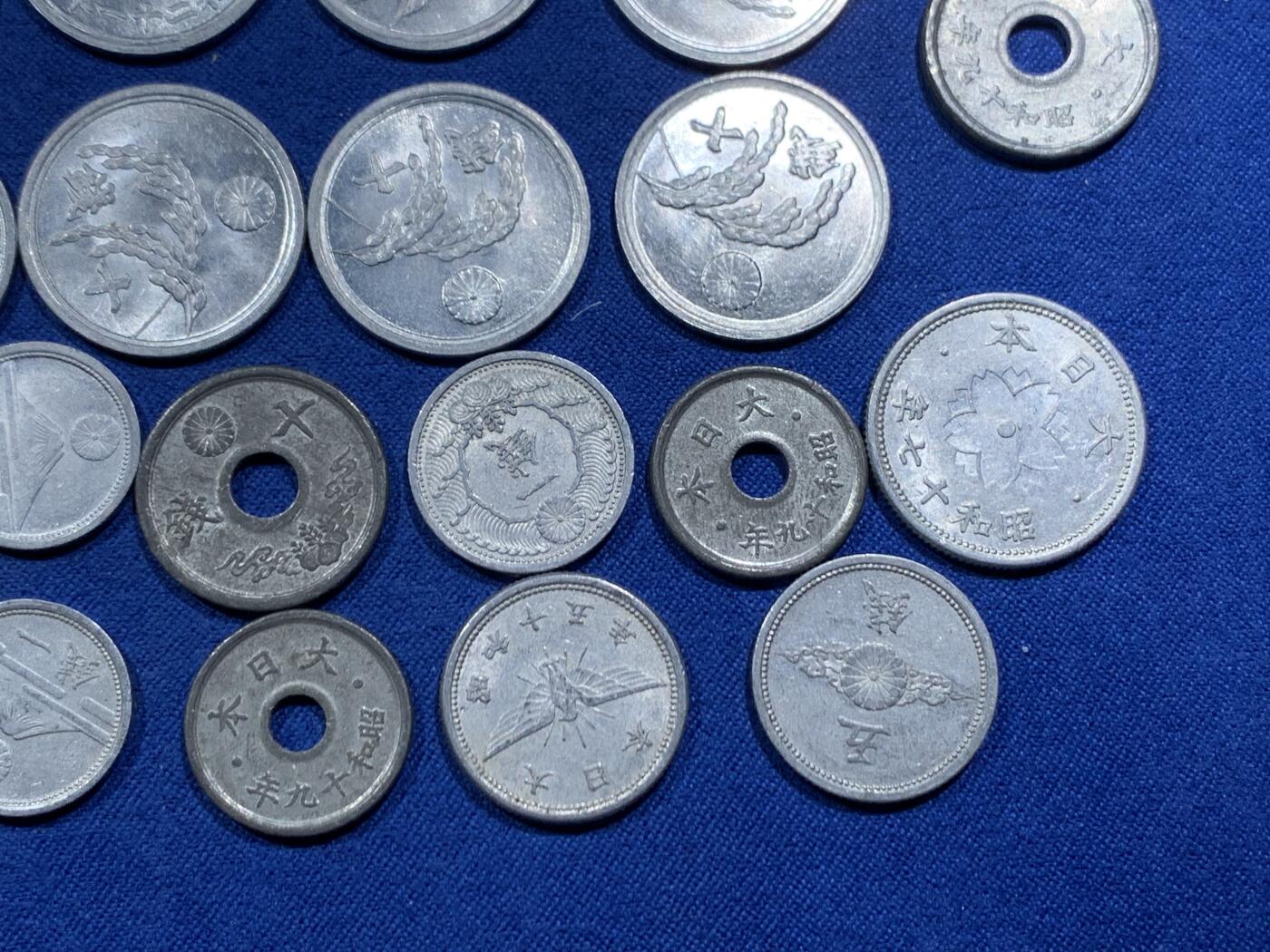 《竞宝斋》第462场 周日，周一，2场连拍 （全场包邮）欢迎送拍 日本二战时期铝币锌锡币 细节见图