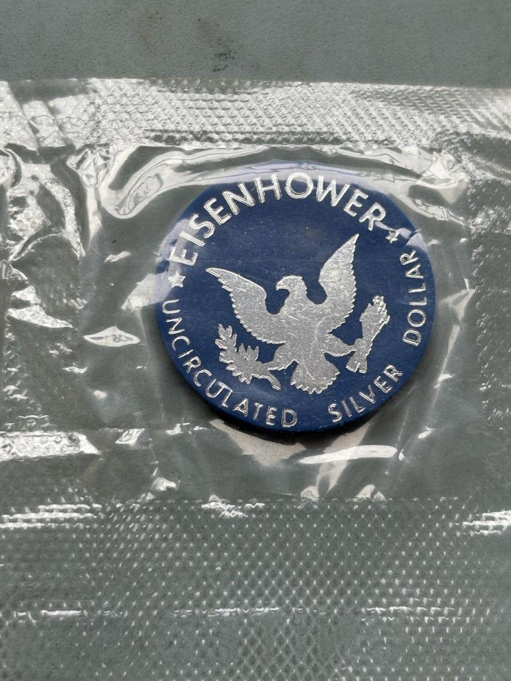 盛世勋华——号角文化勋章邮票专场拍卖第302期 美国1976年建国200周年大一元纪念银币以及一枚蓝色纪念代币， 带原包装，美国铸币局专为收藏家发行的未流通版本，属于“蓝包（Blue Pack）”系列，重24.59克，直径38毫米