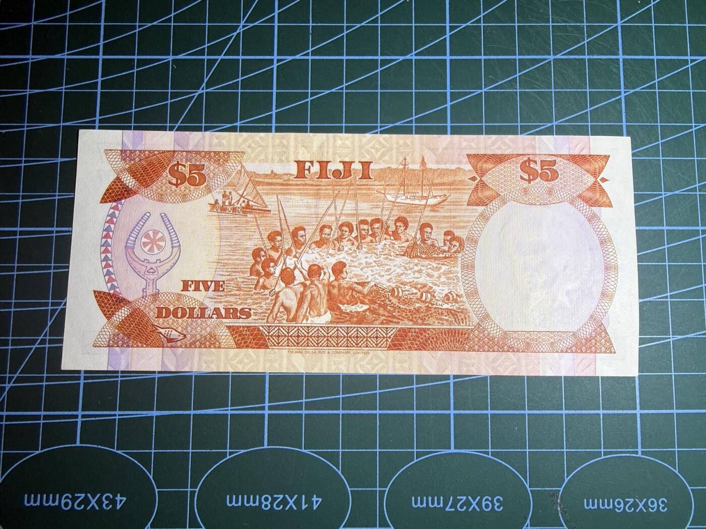 【炜奕收藏】，第五十八期，英属第三场 1986年斐济5元，UNC-品相