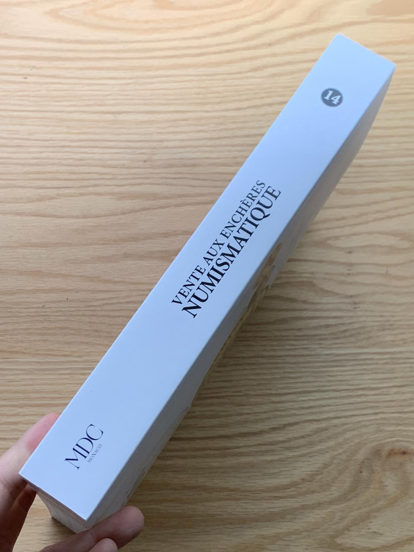 《竞宝斋》第462场 周日，周一，2场连拍 （全场包邮）欢迎送拍 MDC 世界币章拍卖目录 大开本 内图精美 有很多见不到的珍惜币章 重达2.4公斤 包邮