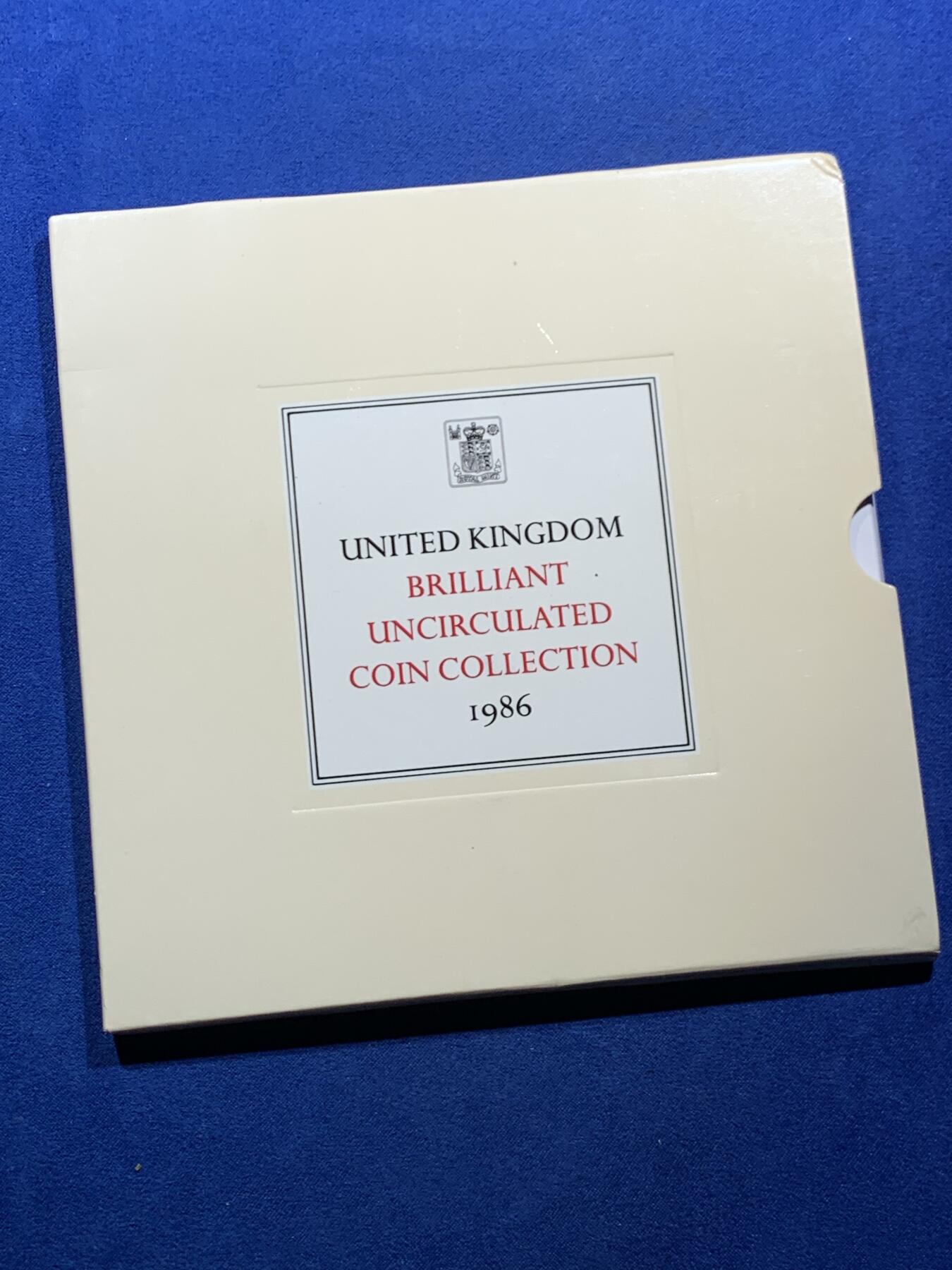 《竞宝斋》第462场 周日，周一，2场连拍 （全场包邮）欢迎送拍 英国1986年套币，1枚2英镑爱丁堡运动会纪念币，1枚1英镑北爱尔兰亚麻纪念币，8枚币，册证齐全，品相精美