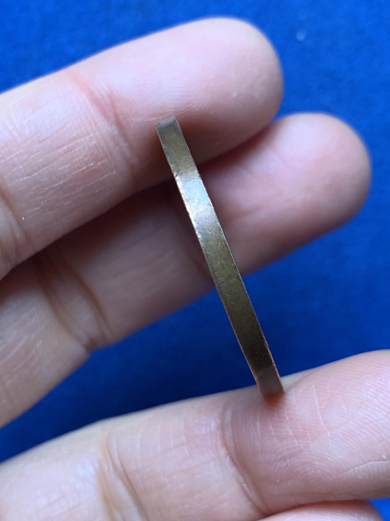 《竞宝斋》第462场 周日，周一，2场连拍 （全场包邮）欢迎送拍 德国1913年莱比锡大会战铜质纪念章，莱比锡战役是拿破仑战争中的决定性战役，又称莱比锡各民族大会战。重约：17.3克，直径约：33mm，正面三鹰战一鹰象征反法联盟的胜利，背面莱比锡建功碑。