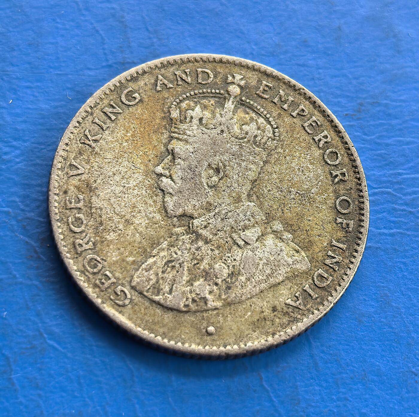 外国优质老铜币高银银币，周六九点倒数截拍，满百包邮，持续收拍 英属锡兰1921年50 分银币，正面为乔治五世国王侧面像，铭文彰显其 “印度皇帝” 的殖民身份；背面以椰树为核心，搭配 “50 CENTS” 与僧伽罗文，展现斯里兰卡本土特色，是英国殖民时期的货币见证。