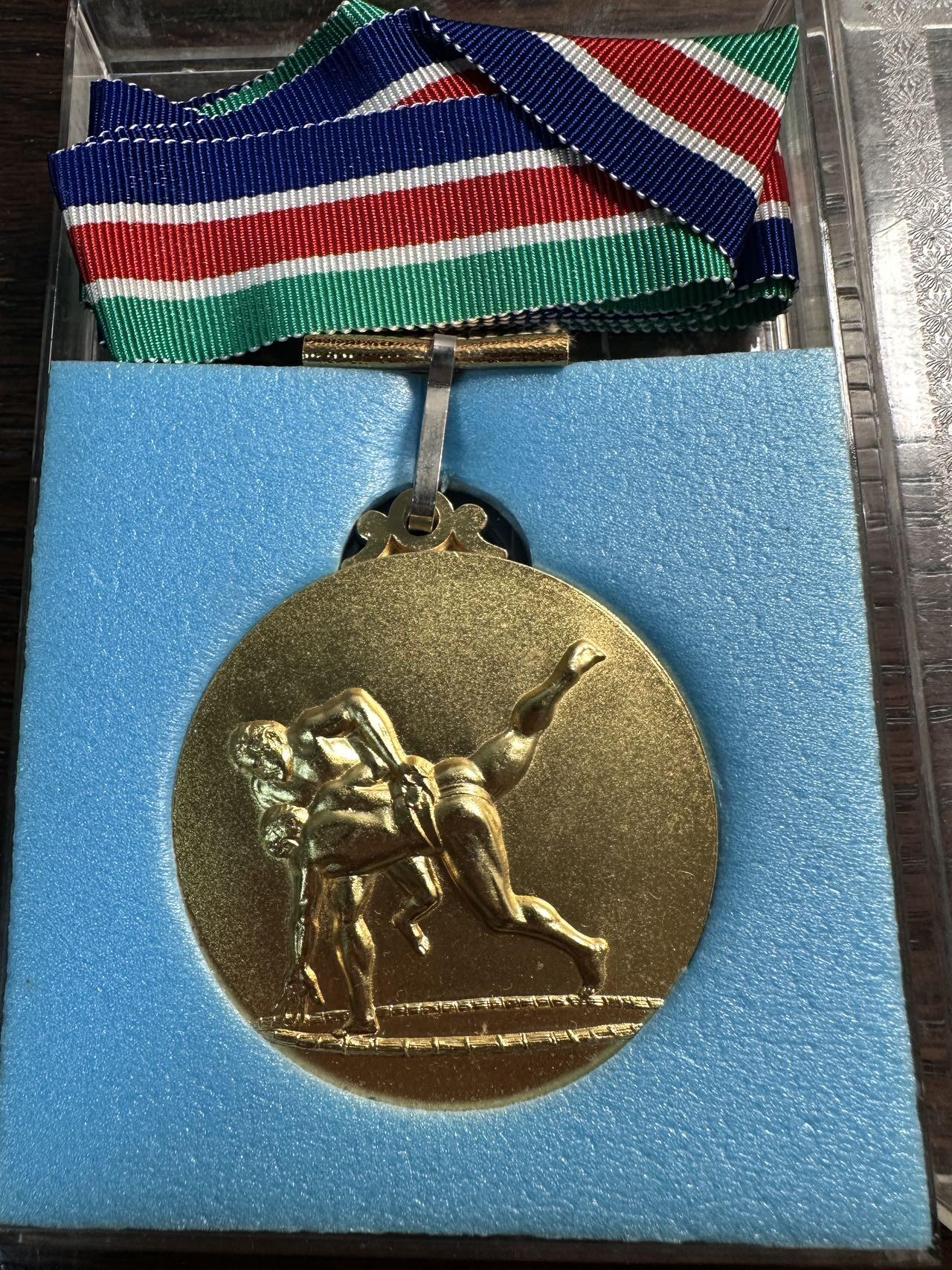 蒂克钱币-第57场 日本章 企业章拍卖  日本 相扑大会 镀金奖牌 53mm 101g