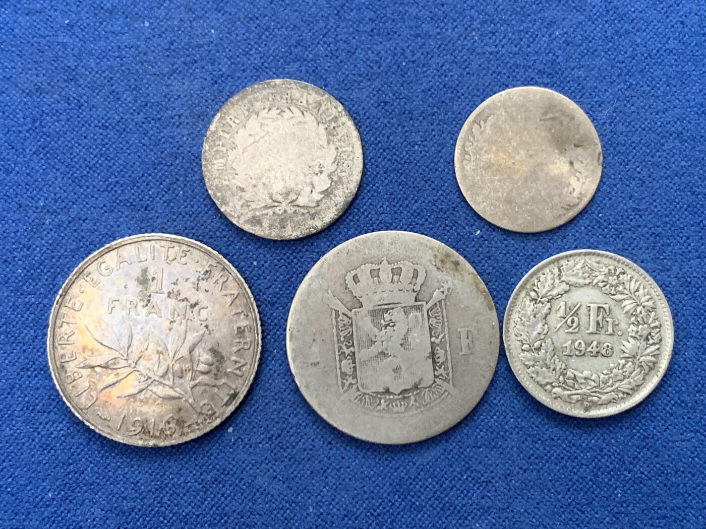 《竞宝斋》第462场 周日，周一，2场连拍 （全场包邮）欢迎送拍 五枚一组 外国银币 总重约15.25克