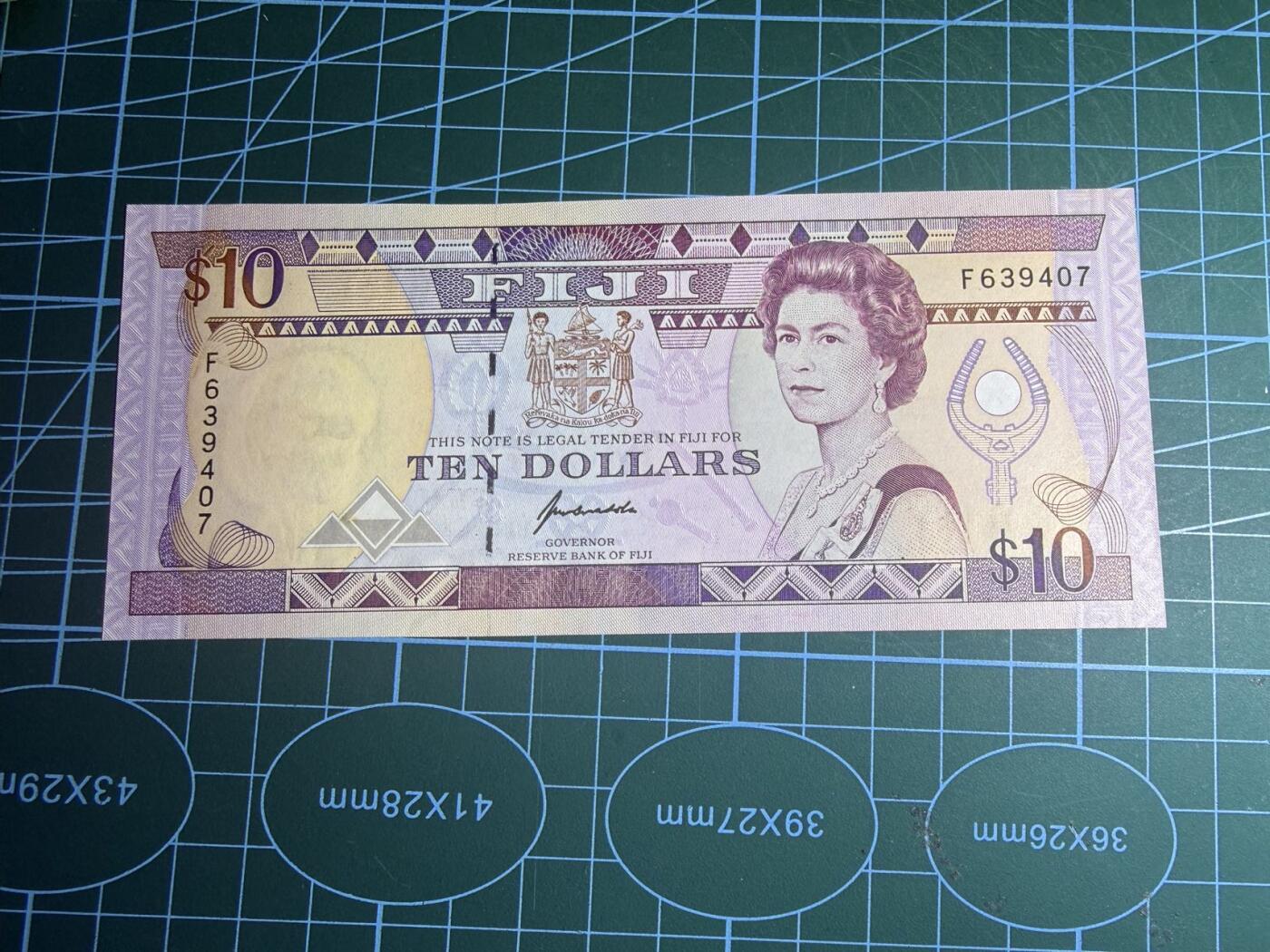 【炜奕收藏】，第五十八期，英属第三场 1992年斐济10元，UNC品相