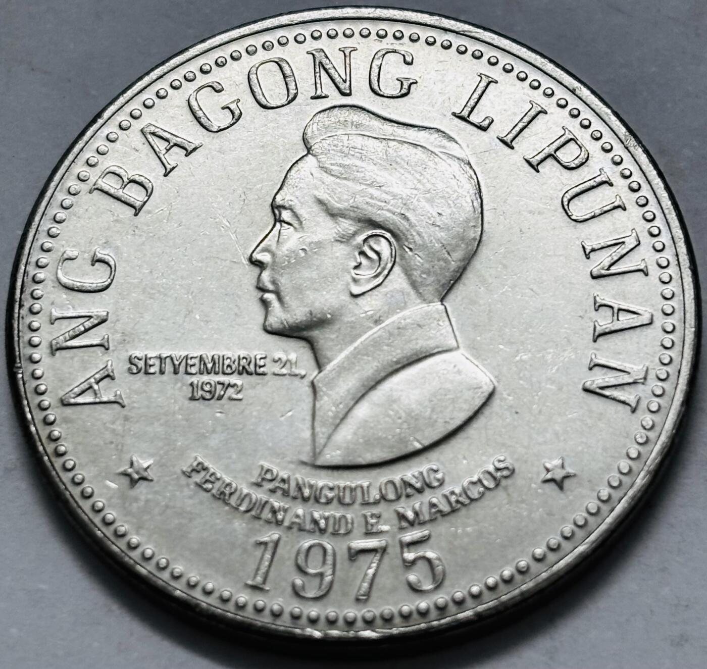 文馨钱币收藏 2026新年第五场（第 291 场）【长期接代拍品】 少见好品 1975 年菲律宾马科斯头像 5 比索大型纪念币，22 克 36.5 毫米，独年份