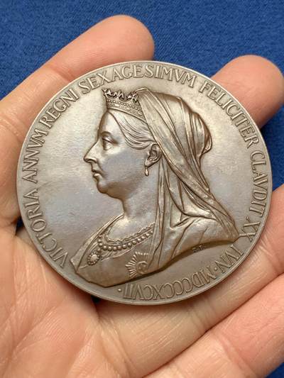《竞宝斋》第462场 周日，周一，2场连拍 （全场包邮）欢迎送拍 - 英国1897年维多利亚登基60周年钻禧纪念大铜章，状态不错。72.3克，55.2mm